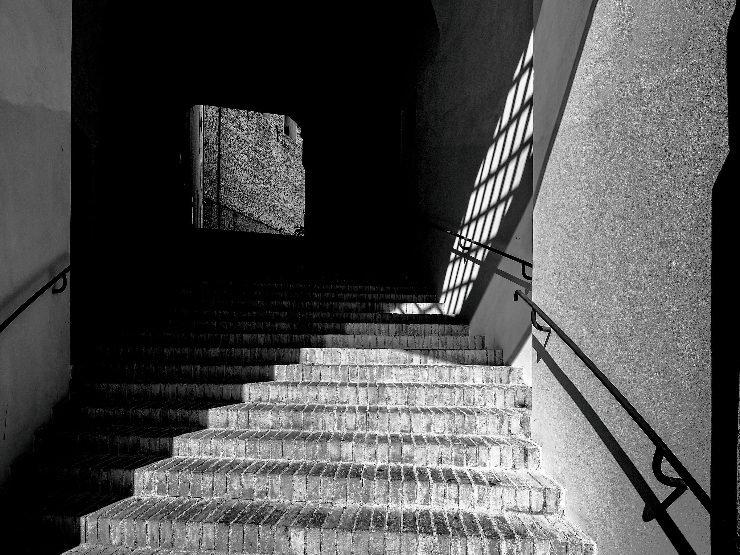 La vita è una scala con luci e ombre...