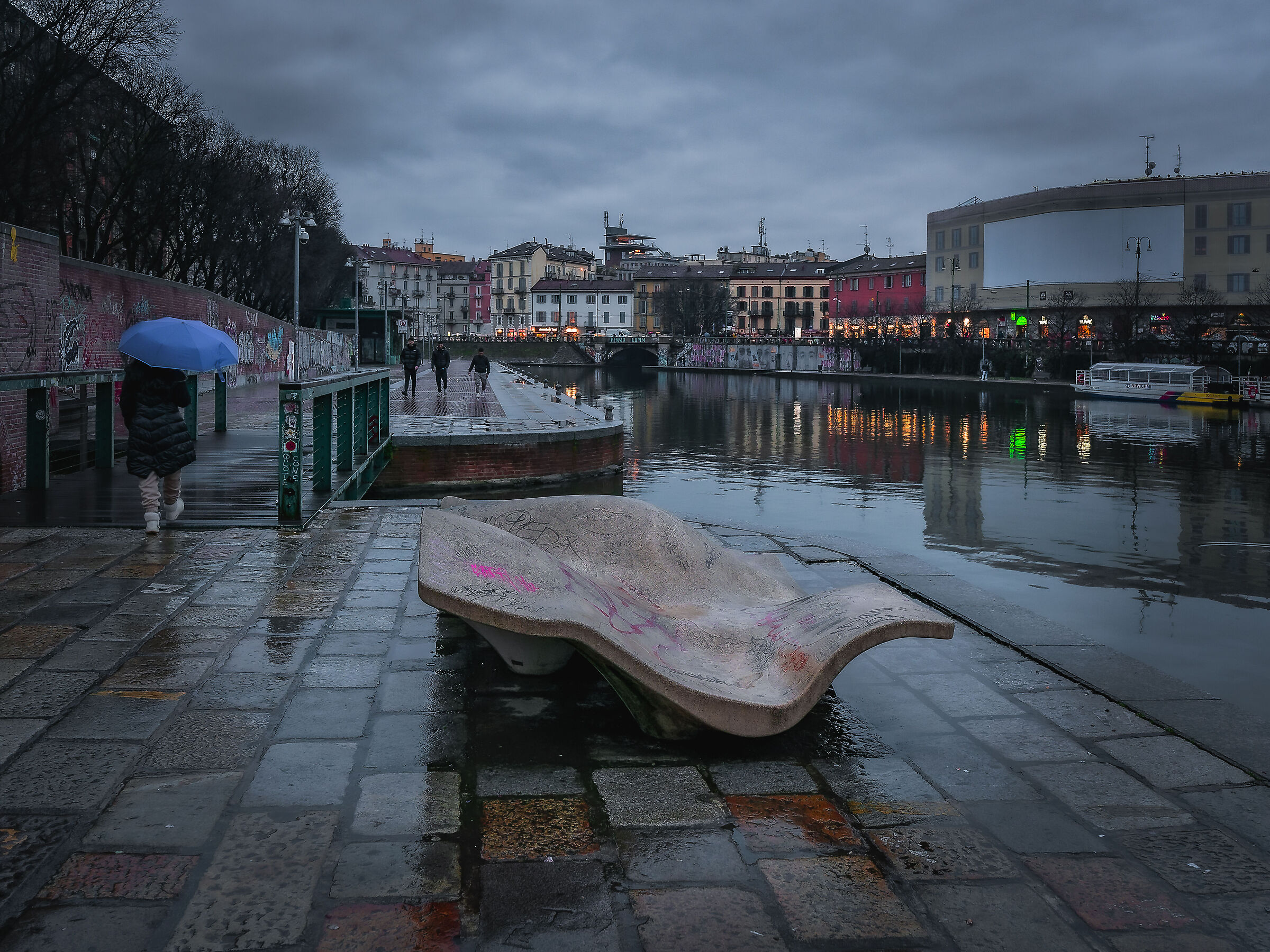 Walking on the Naviglio Grande