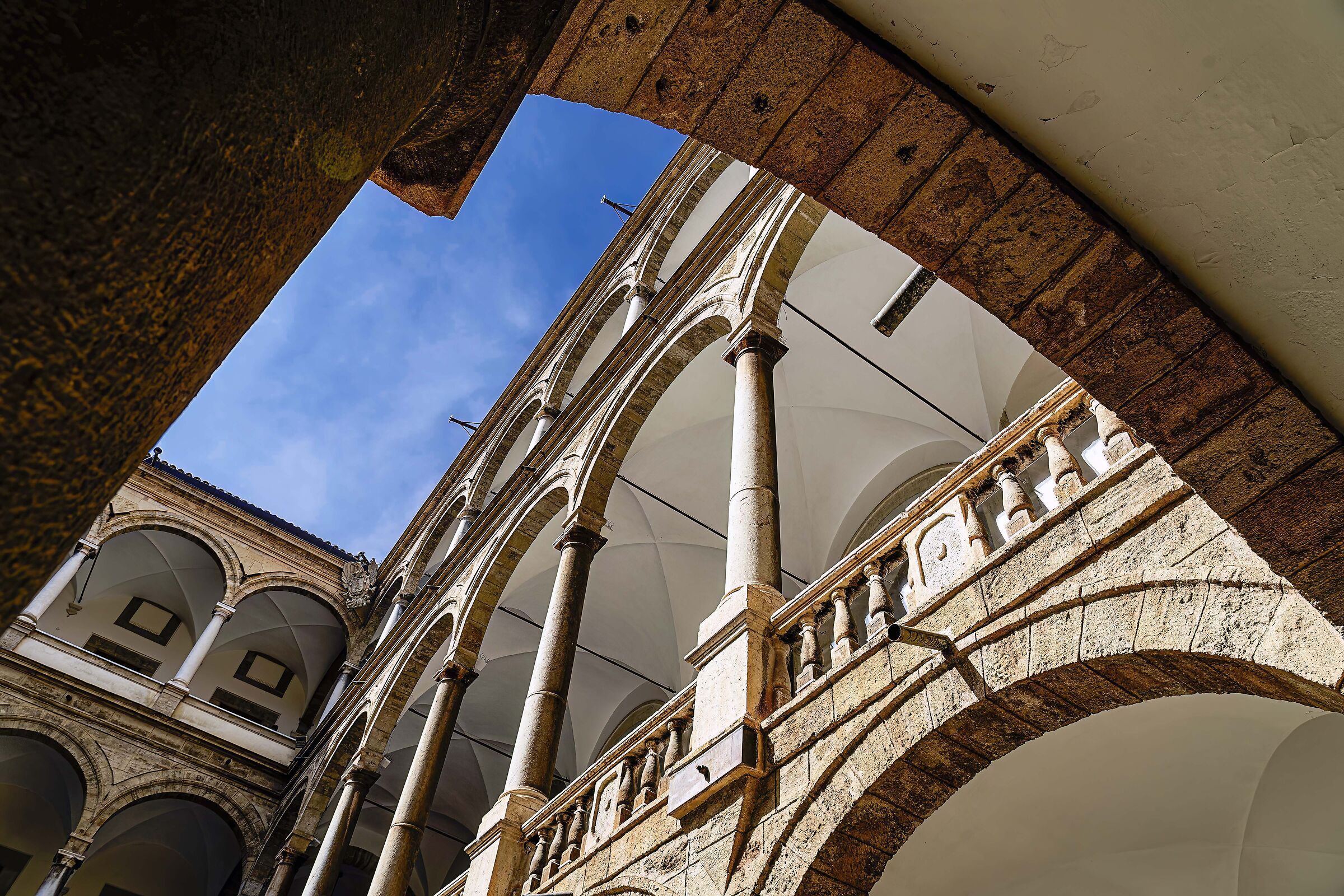 Palermo Palazzo dei Normanni 2 from below