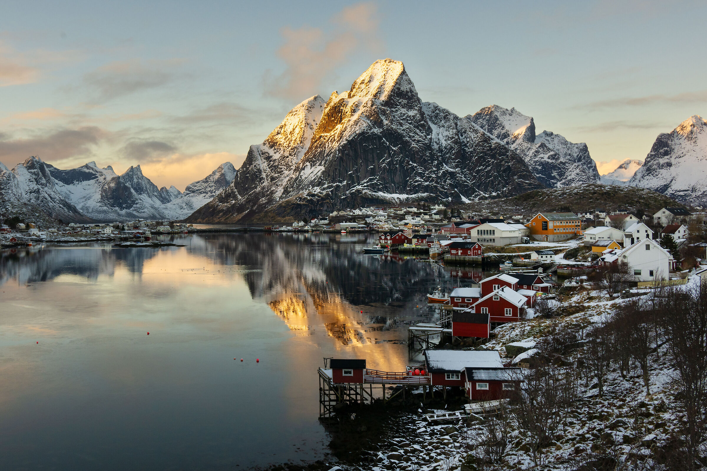 Last light on Reine
