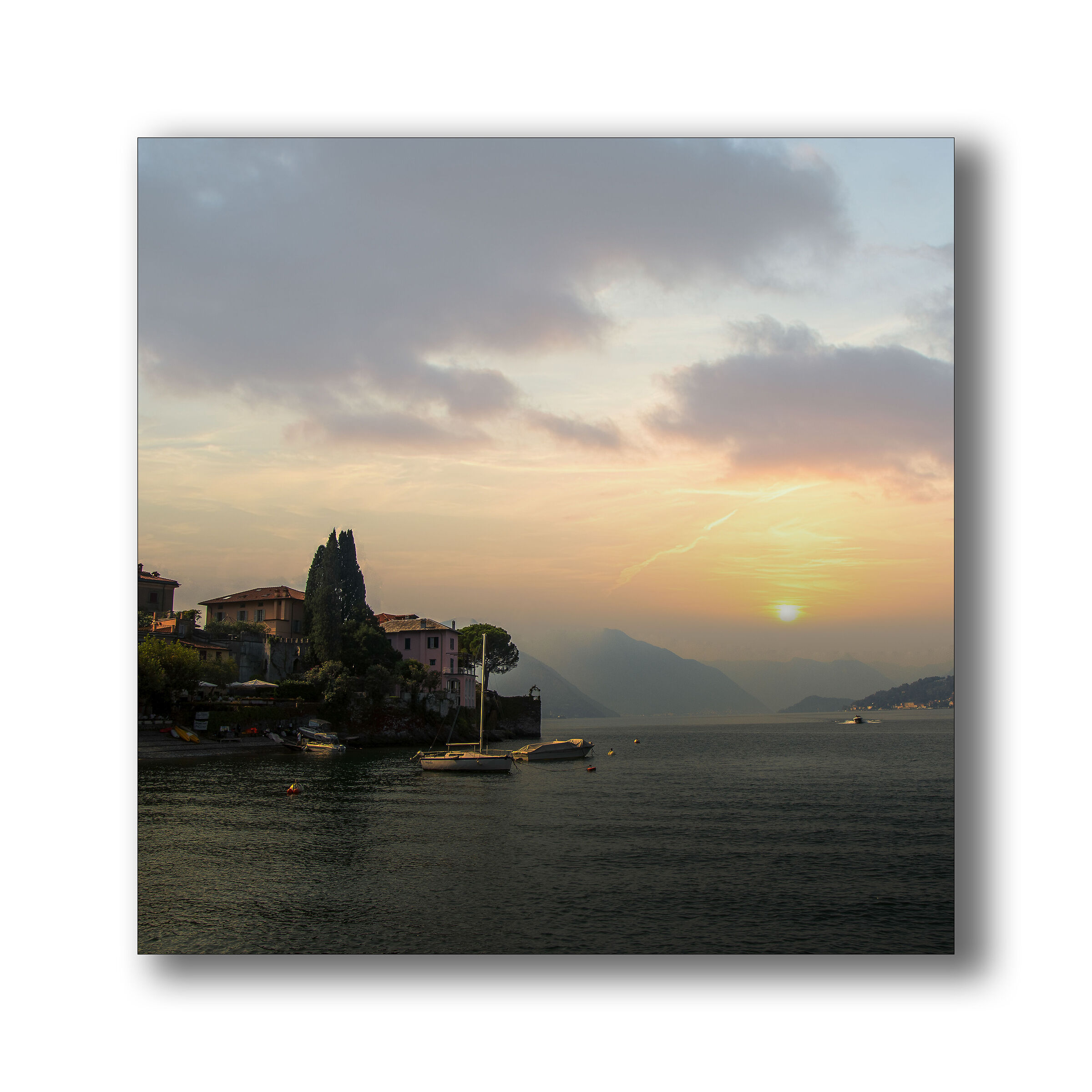 sul lago di Como. ....      Varenna.