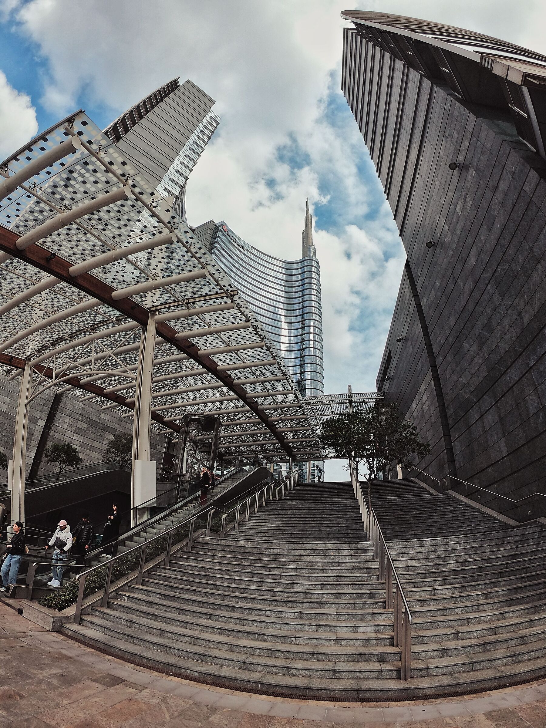 Piazza Gae Aulenti Milan