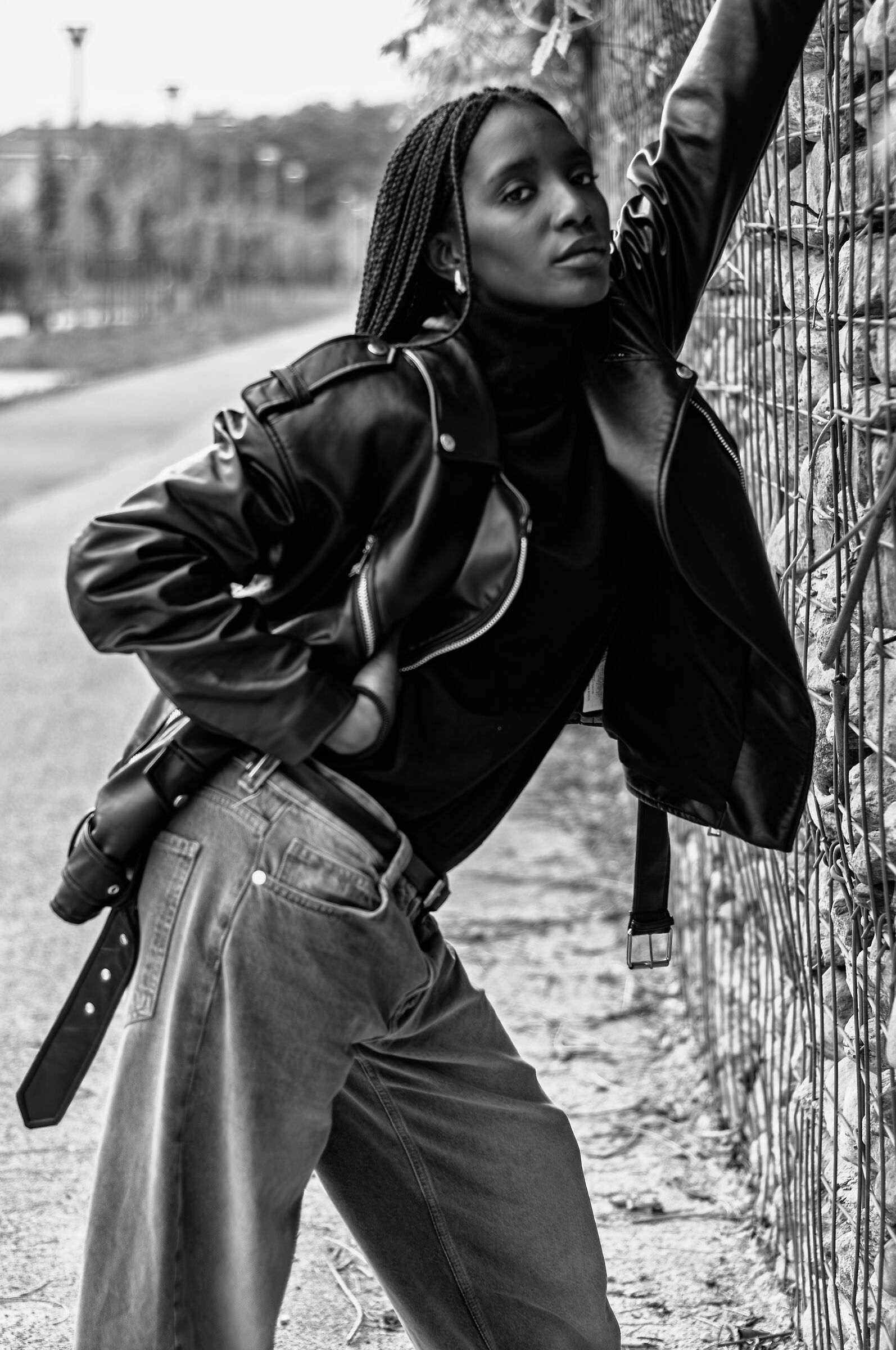 White roses, black doves