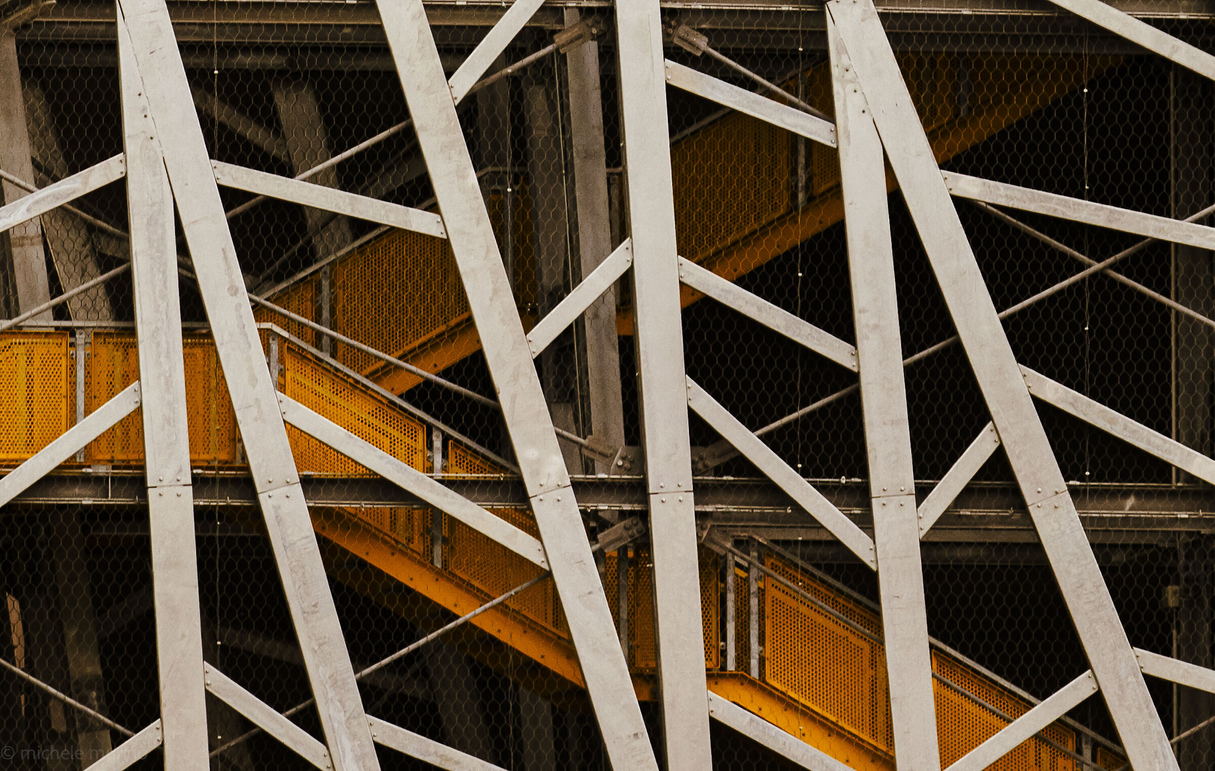 Intertwined geometries