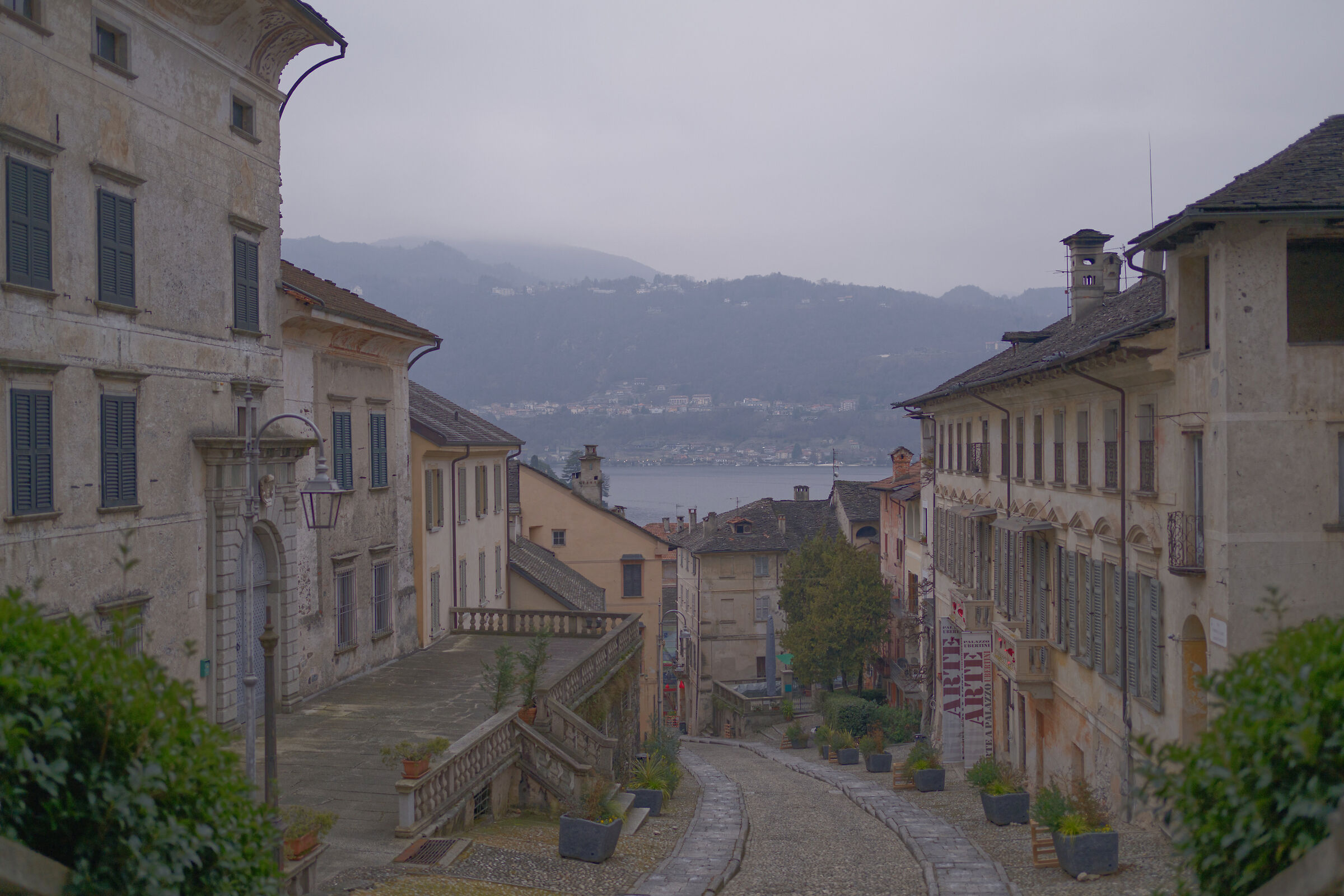 Orta S.Giulio tests nikkor z 35mm f1.4