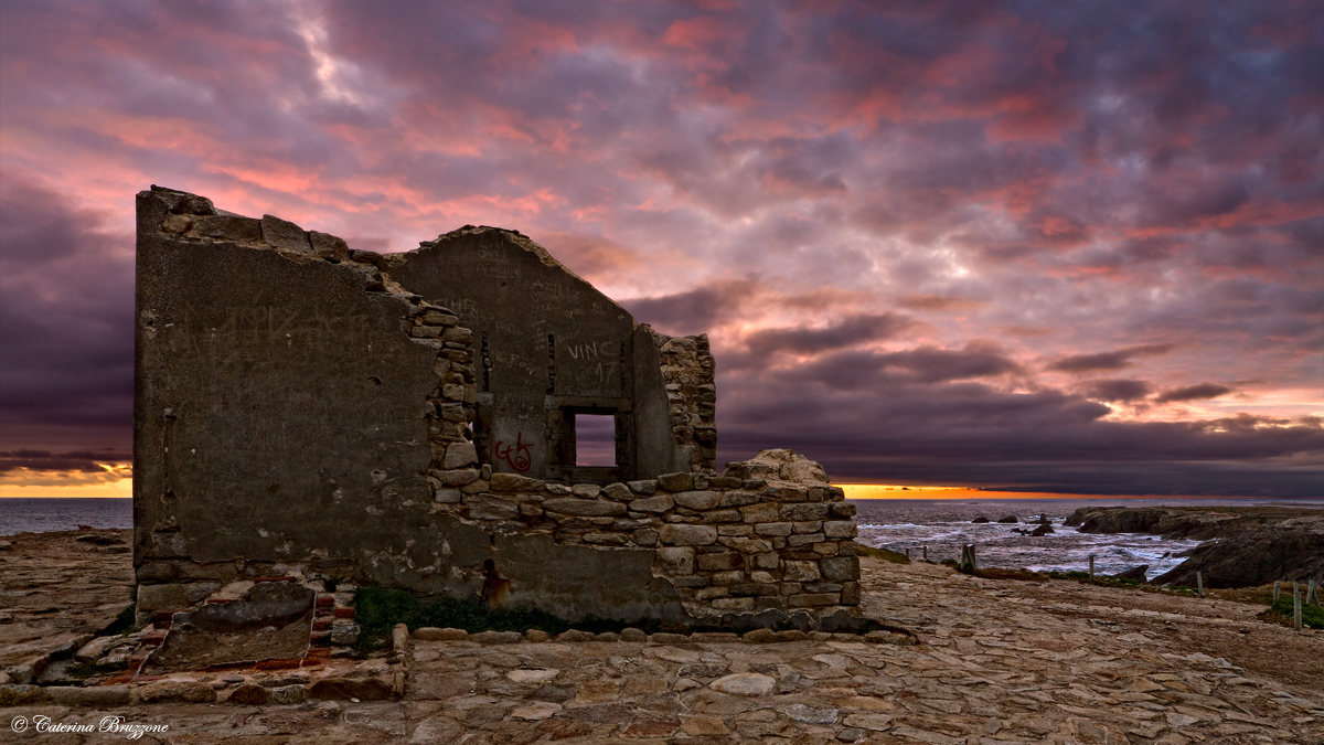 Quiberon, macerie sulla scogliera