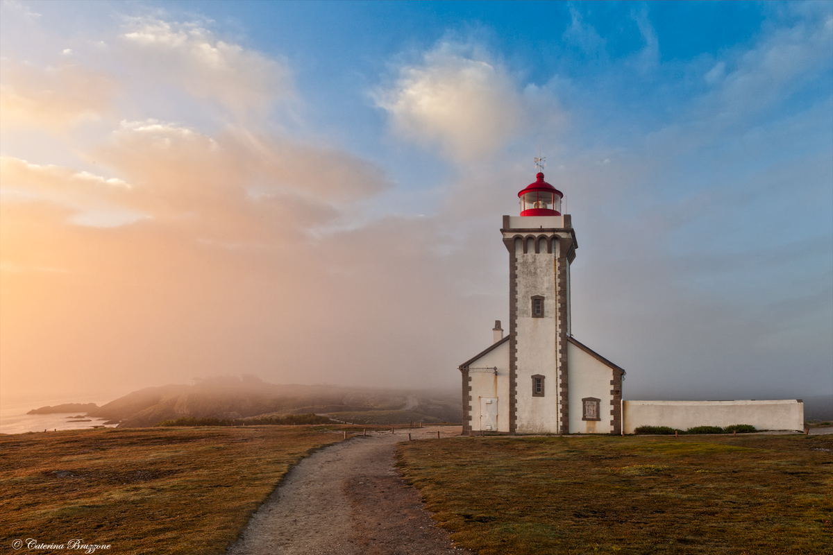 Lighthouse Pointe des Poulains dawn