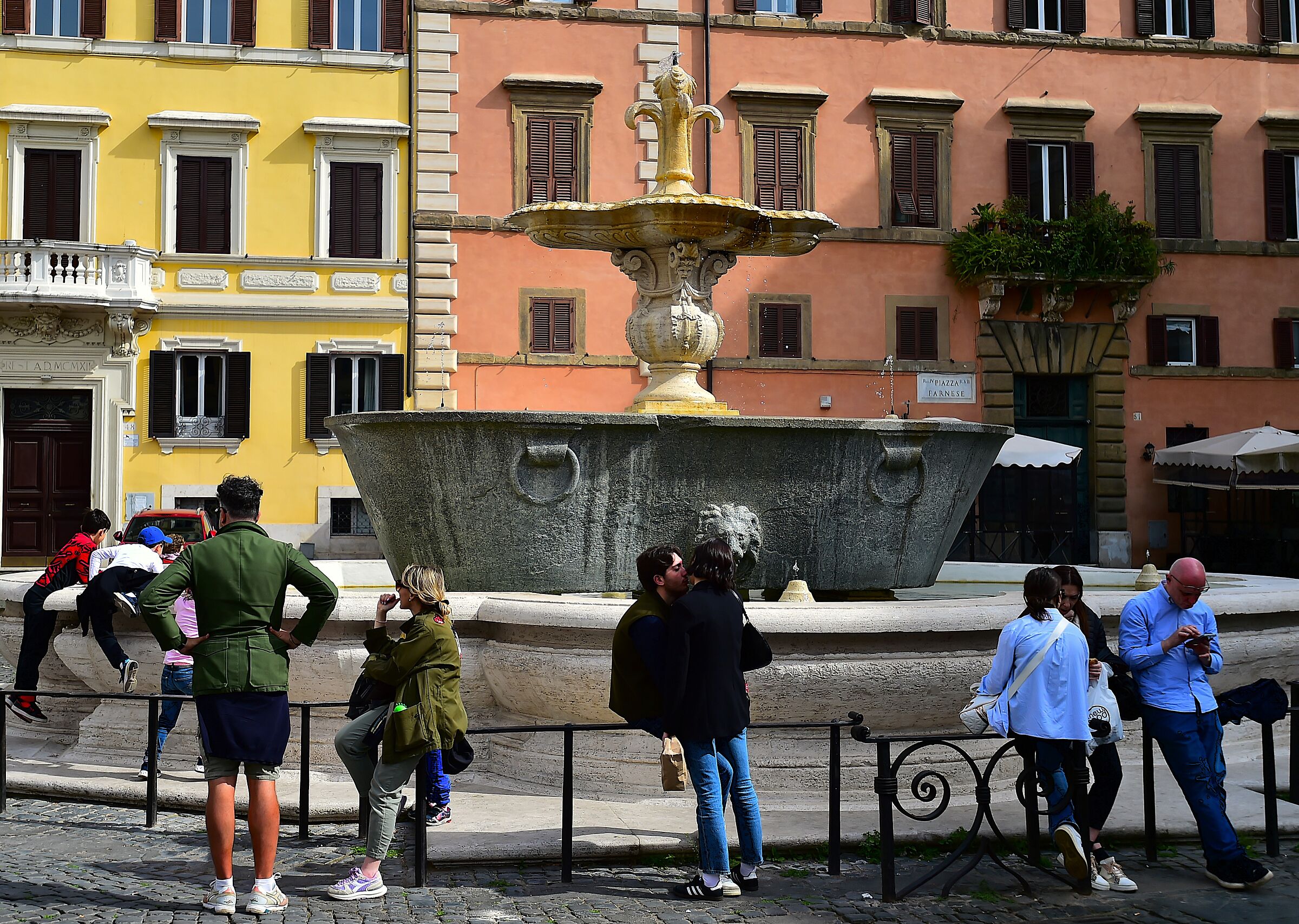 Un bacio a Piazza Farnese è più bello !