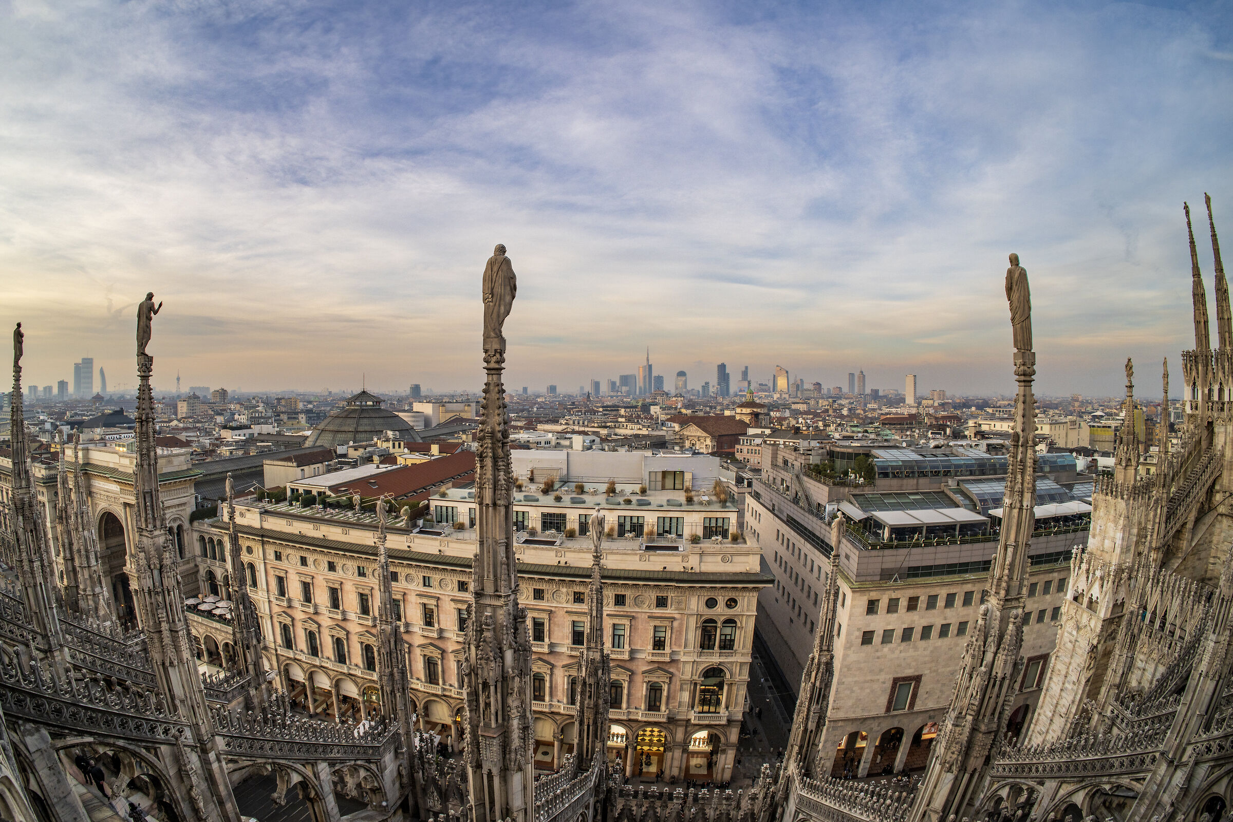 Skyline di Milano visto dal Duomo