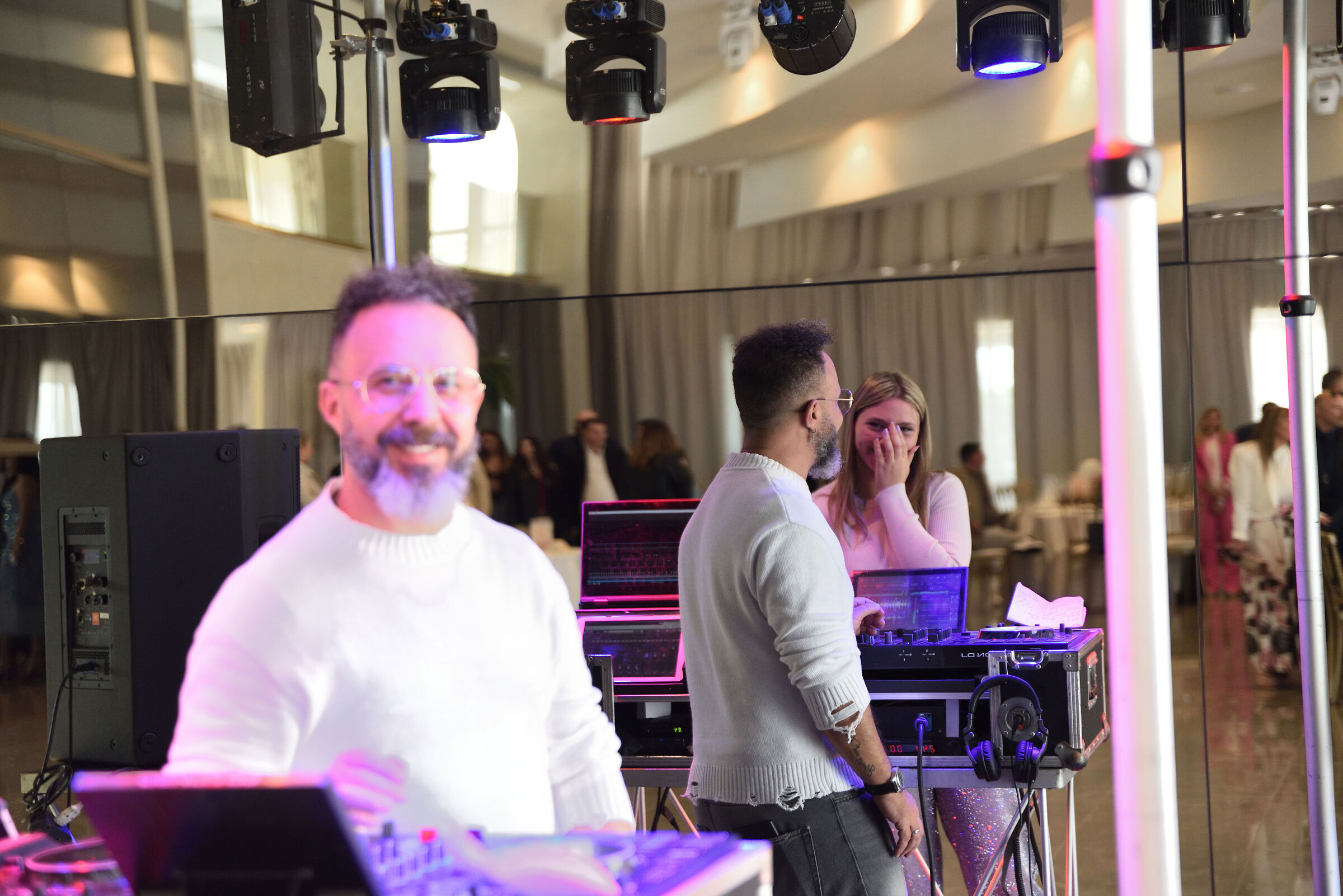 Lei pensava di sfuggire ma il paparazzo..... l'ha presa