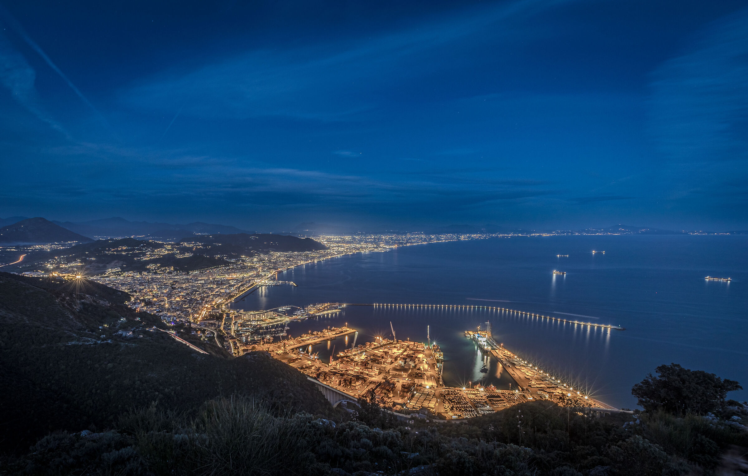 Salerno ora blu - vista dal monte San Liberatore