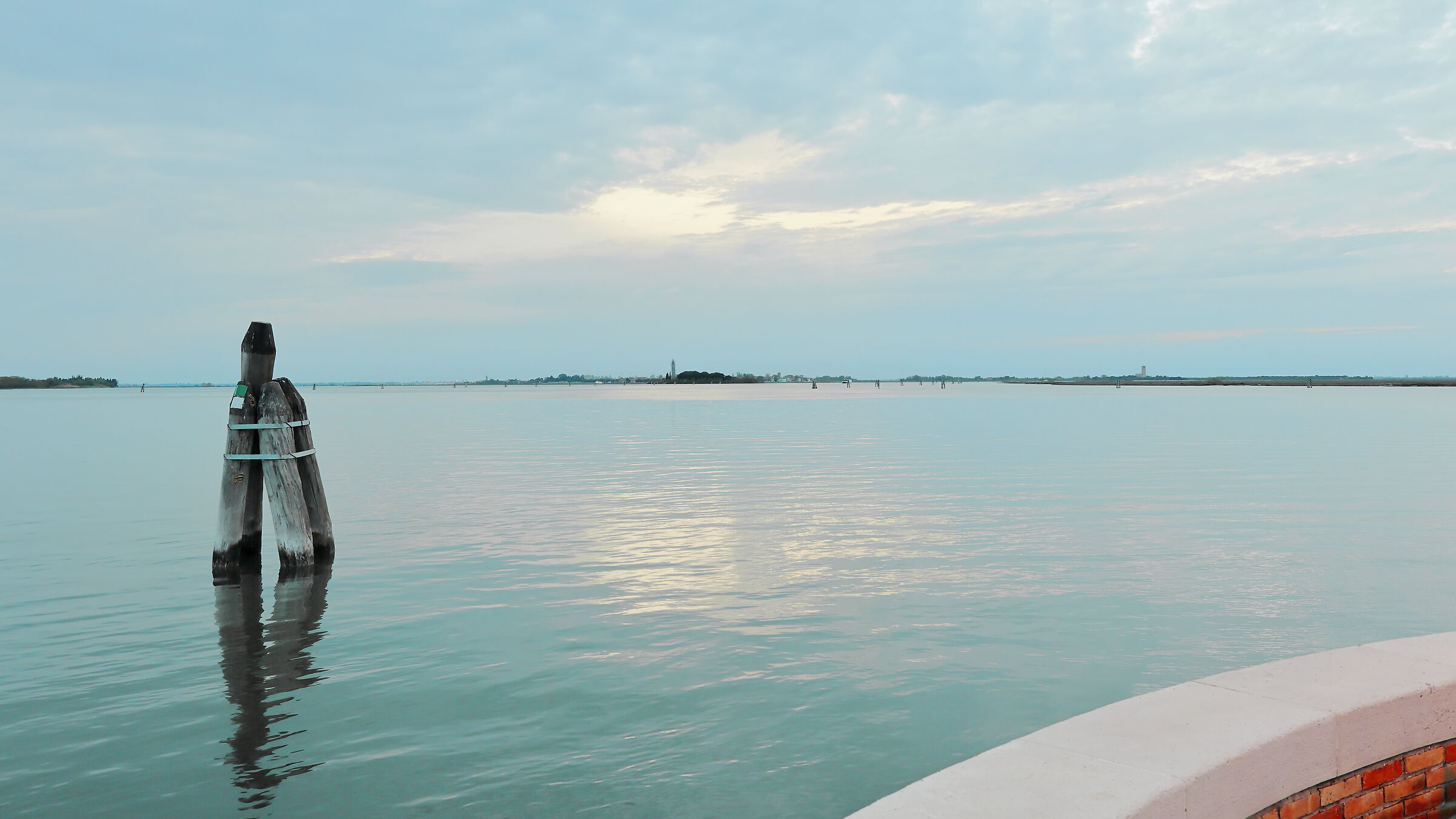 timido tramonto in laguna