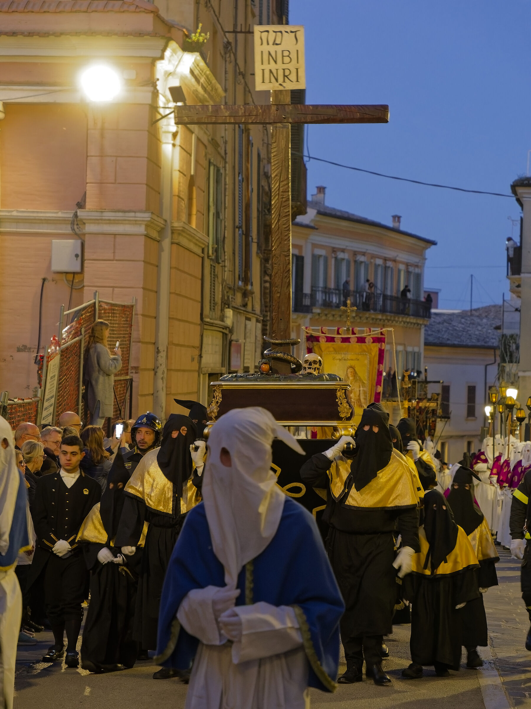 Processione venerdì santo Chieti - La croce