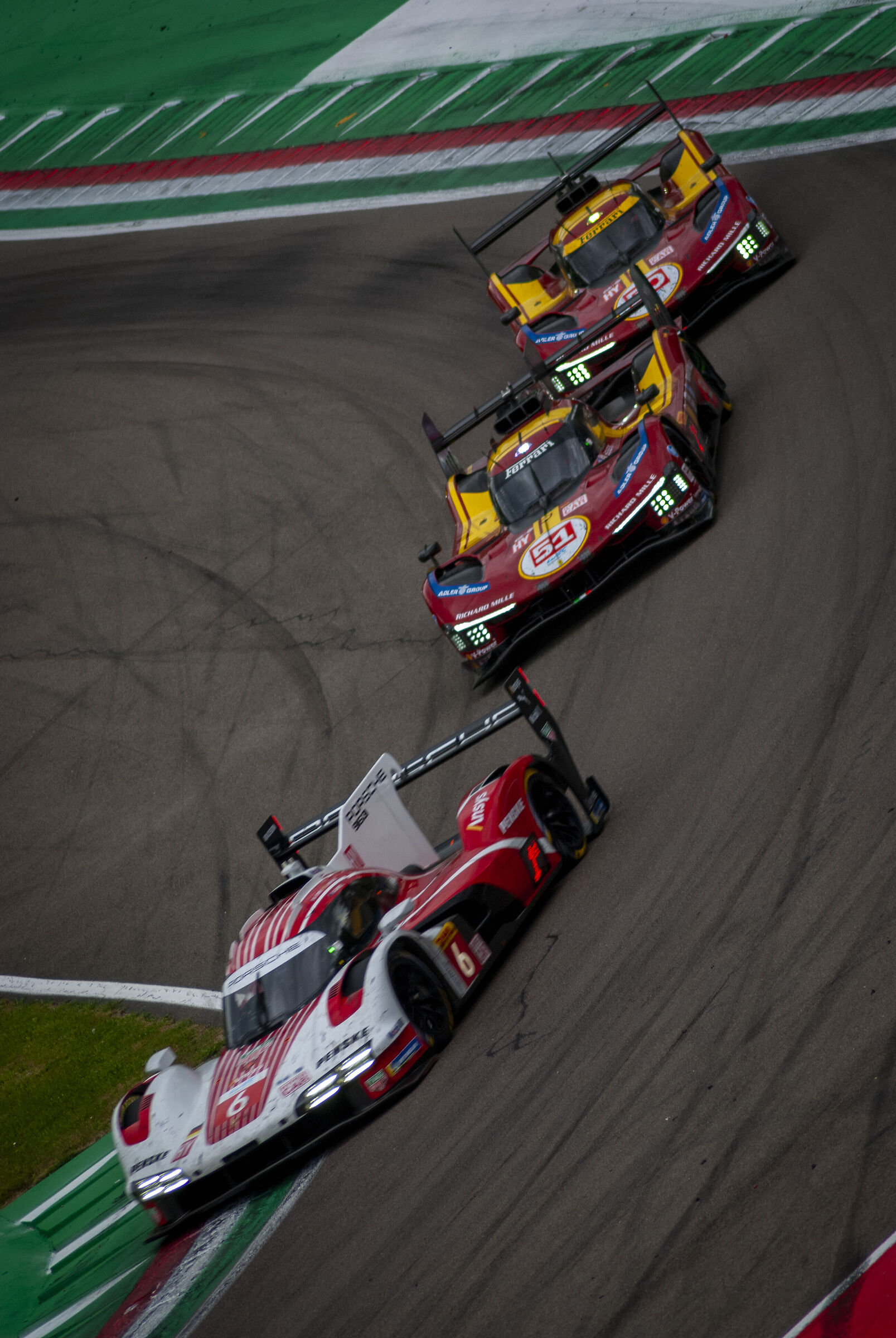 Porsche vs Ferrari 6H of Imola