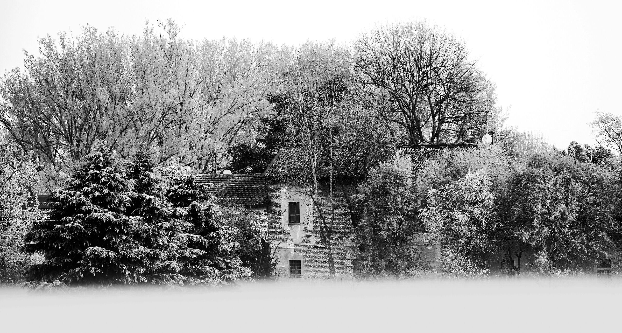 a farmhouse in the Milanese area