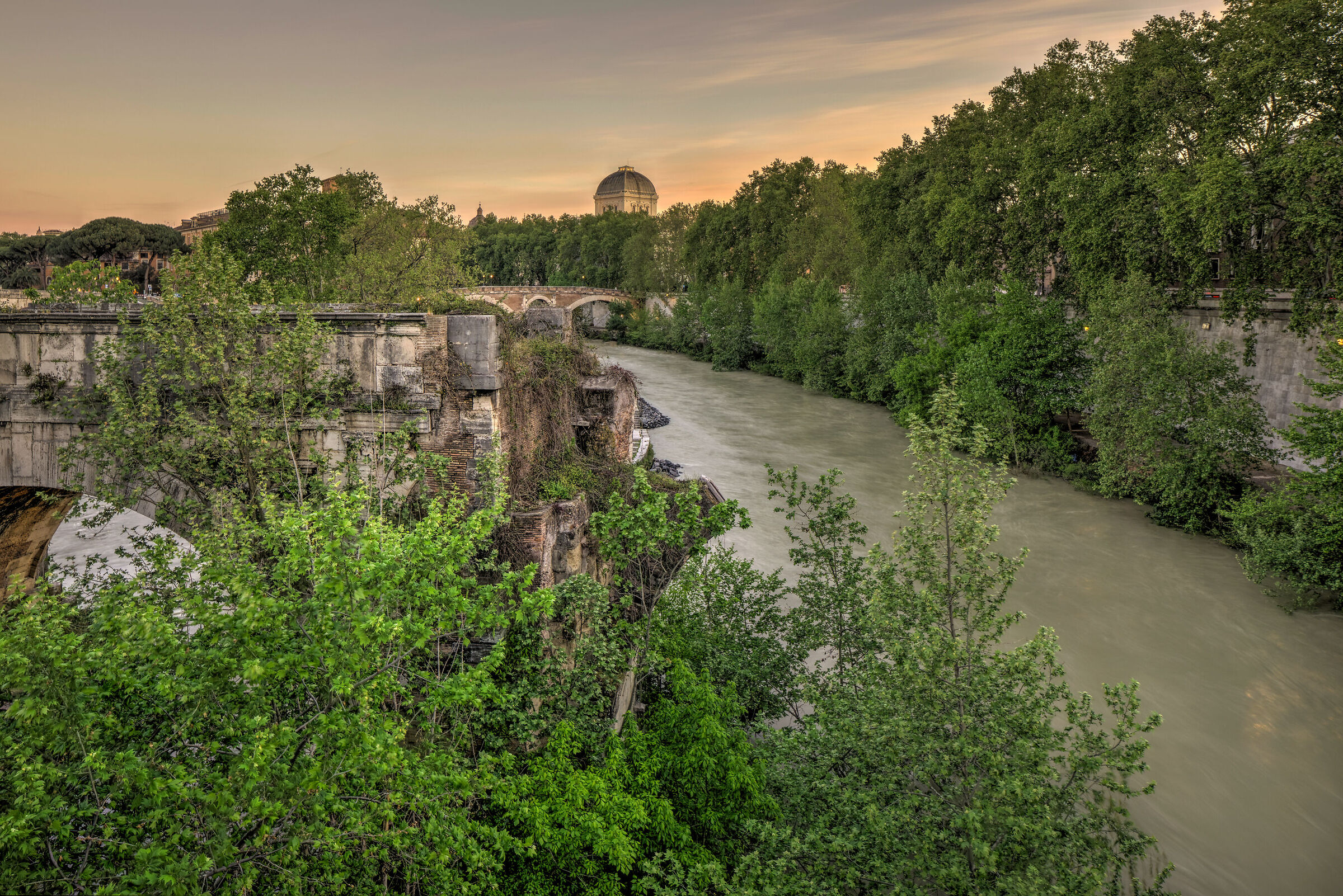 Broken Bridge and Great Synagogue (Rome)