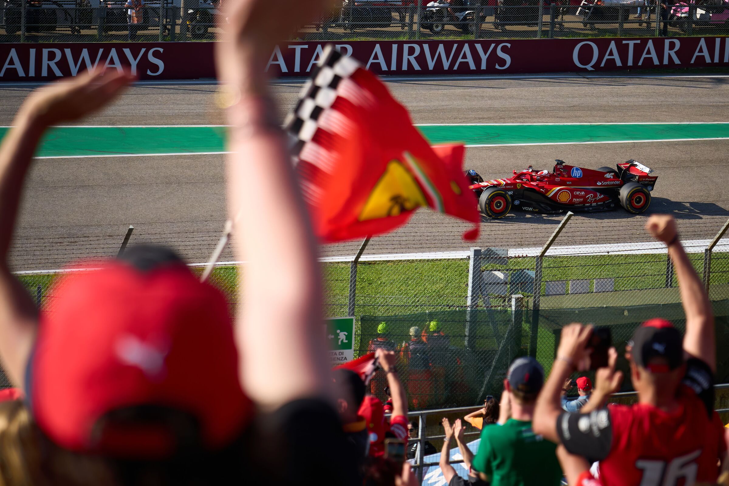 Saluto Leclerc ai Tifosi