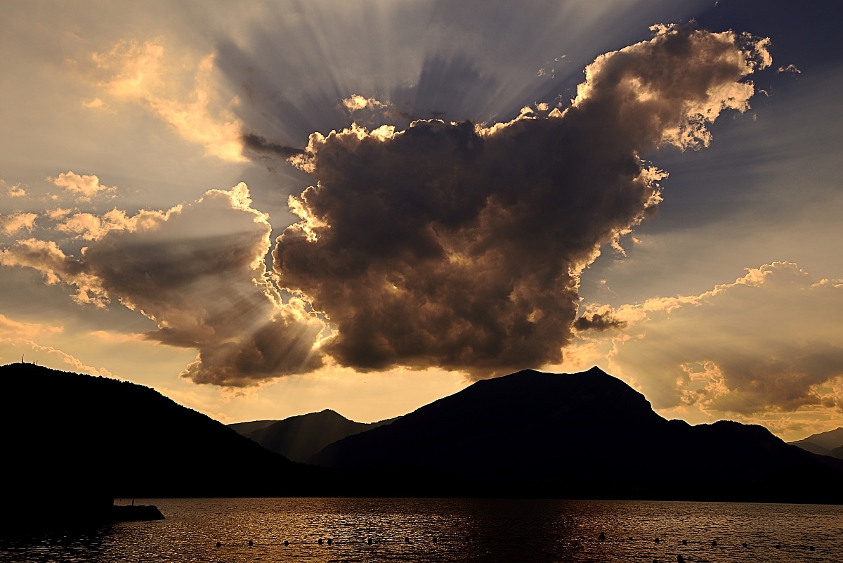 Between light and darkness ...