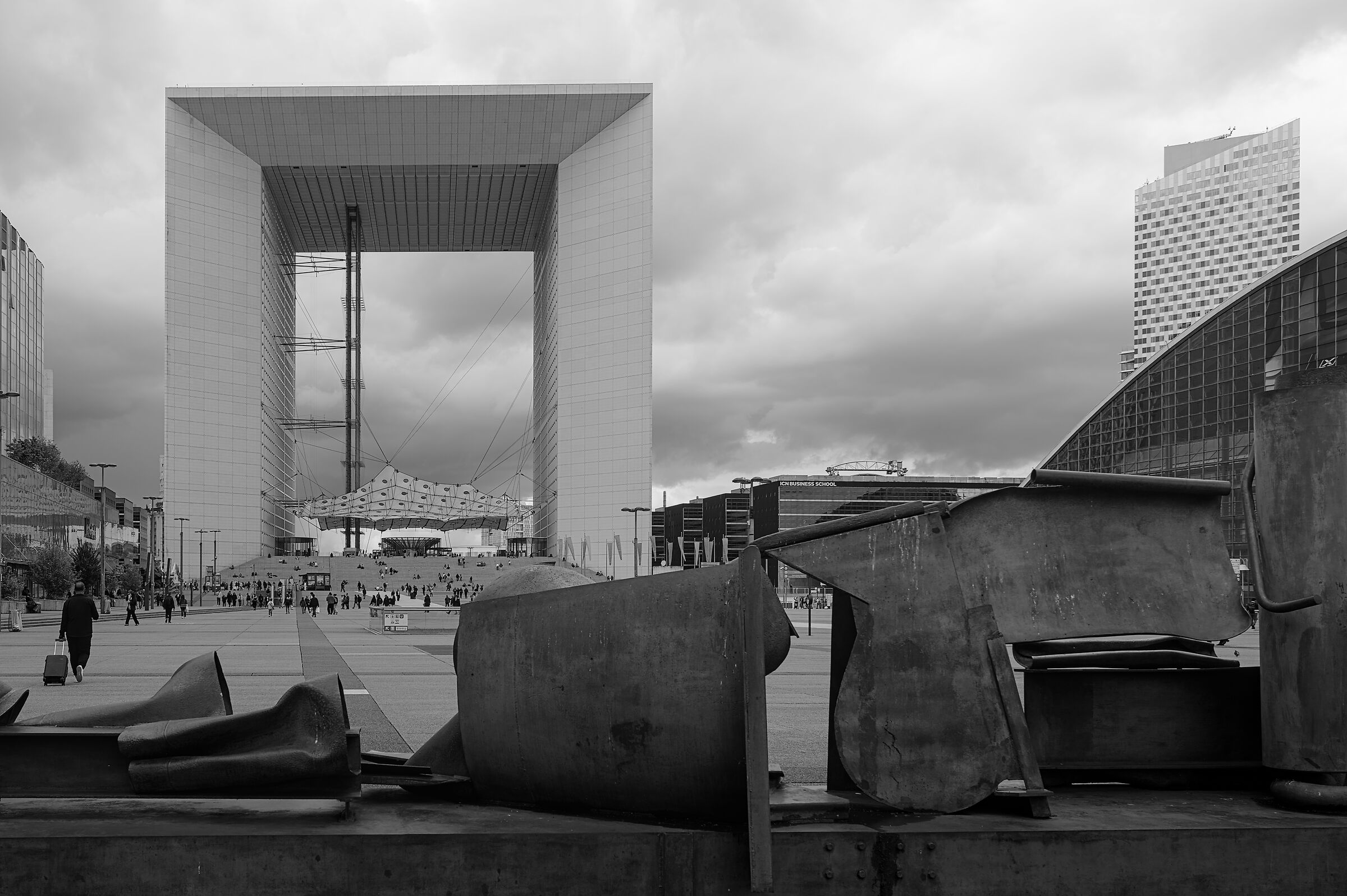 Glimpse of the Grande Arche