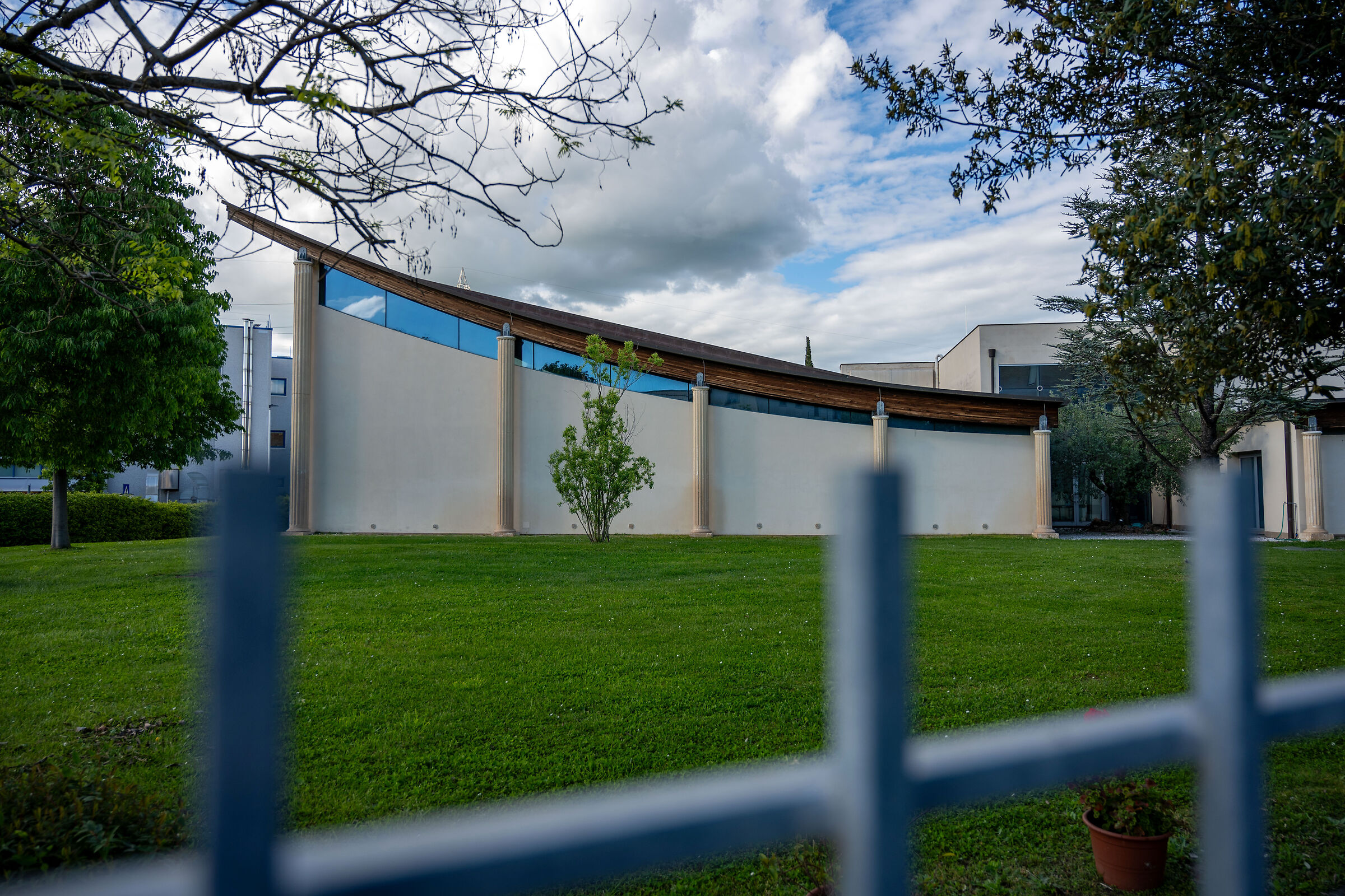 The sky in the mirror