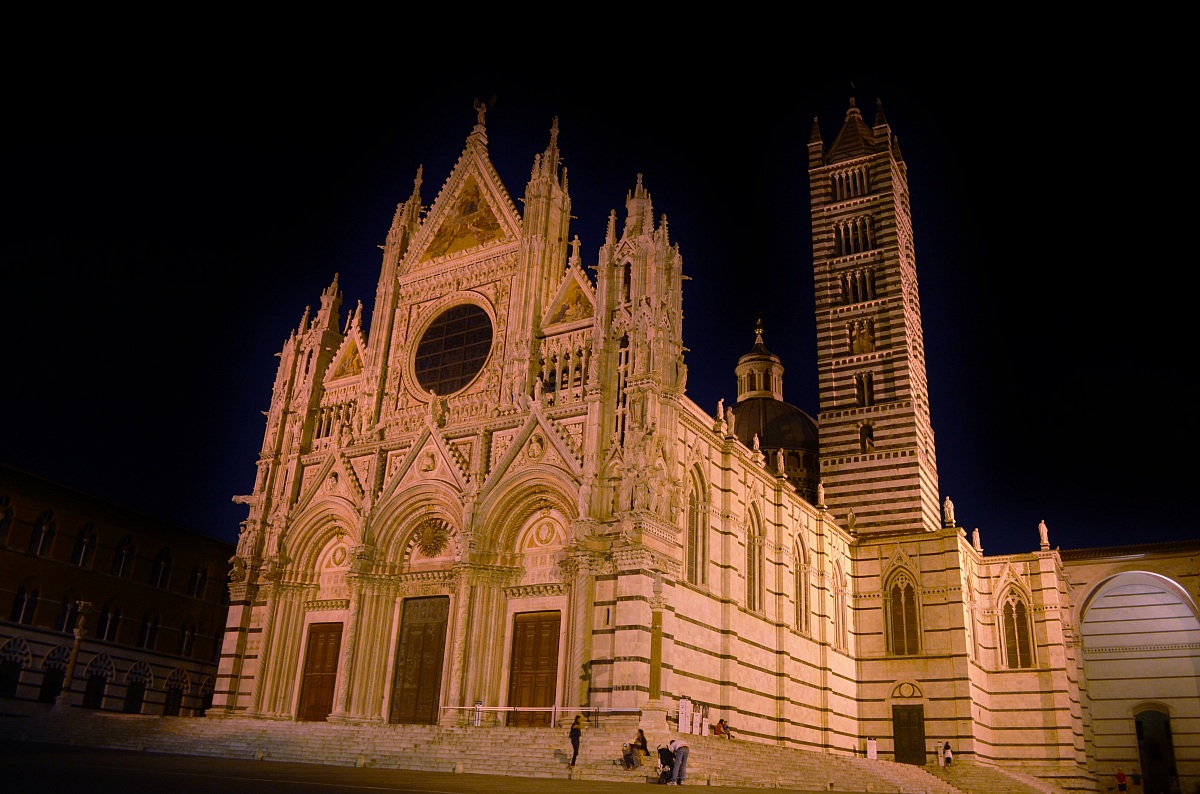 duomo di siena di notte