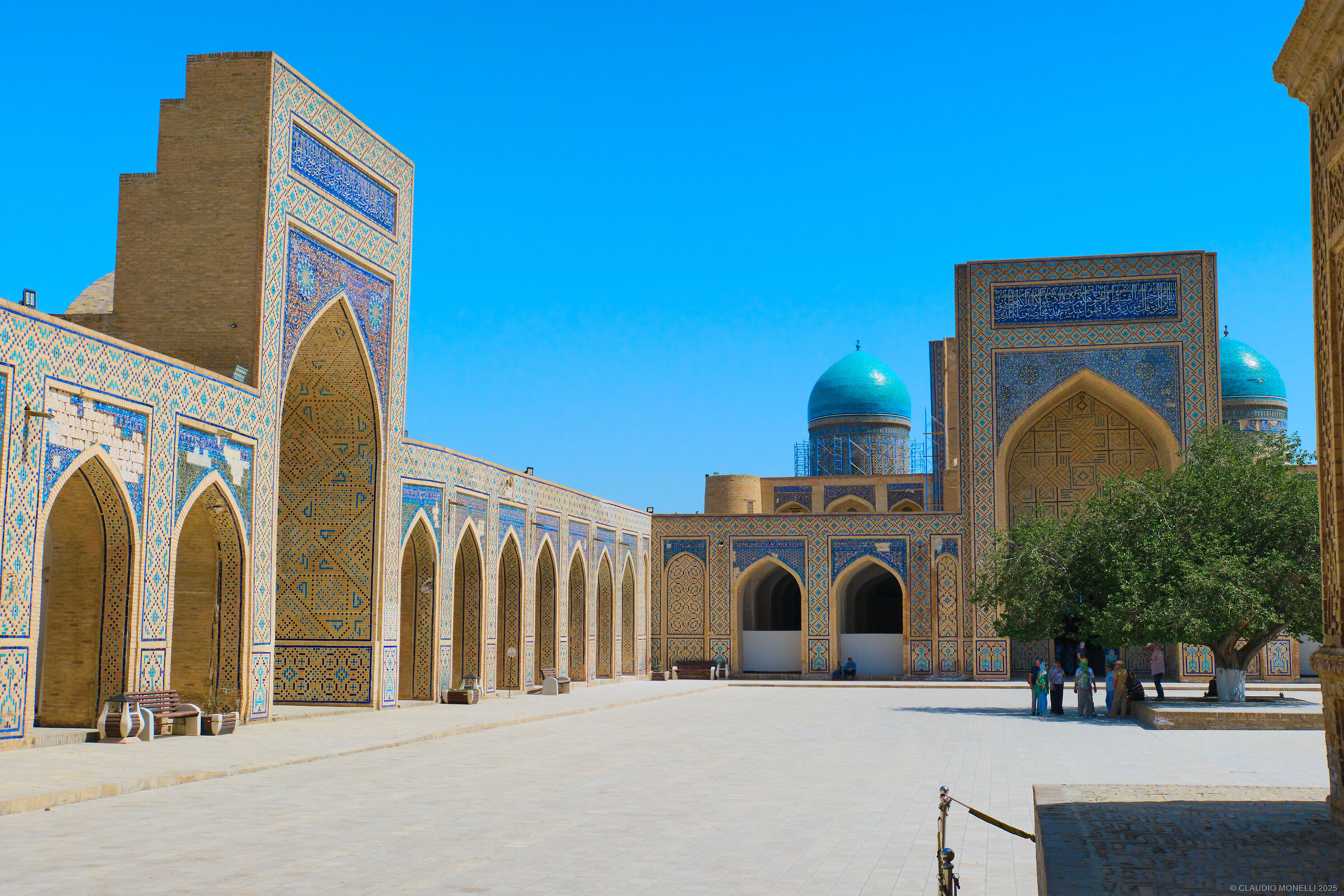 2025 Uzbekistan - Buchara Cortile della moschea Kalyan