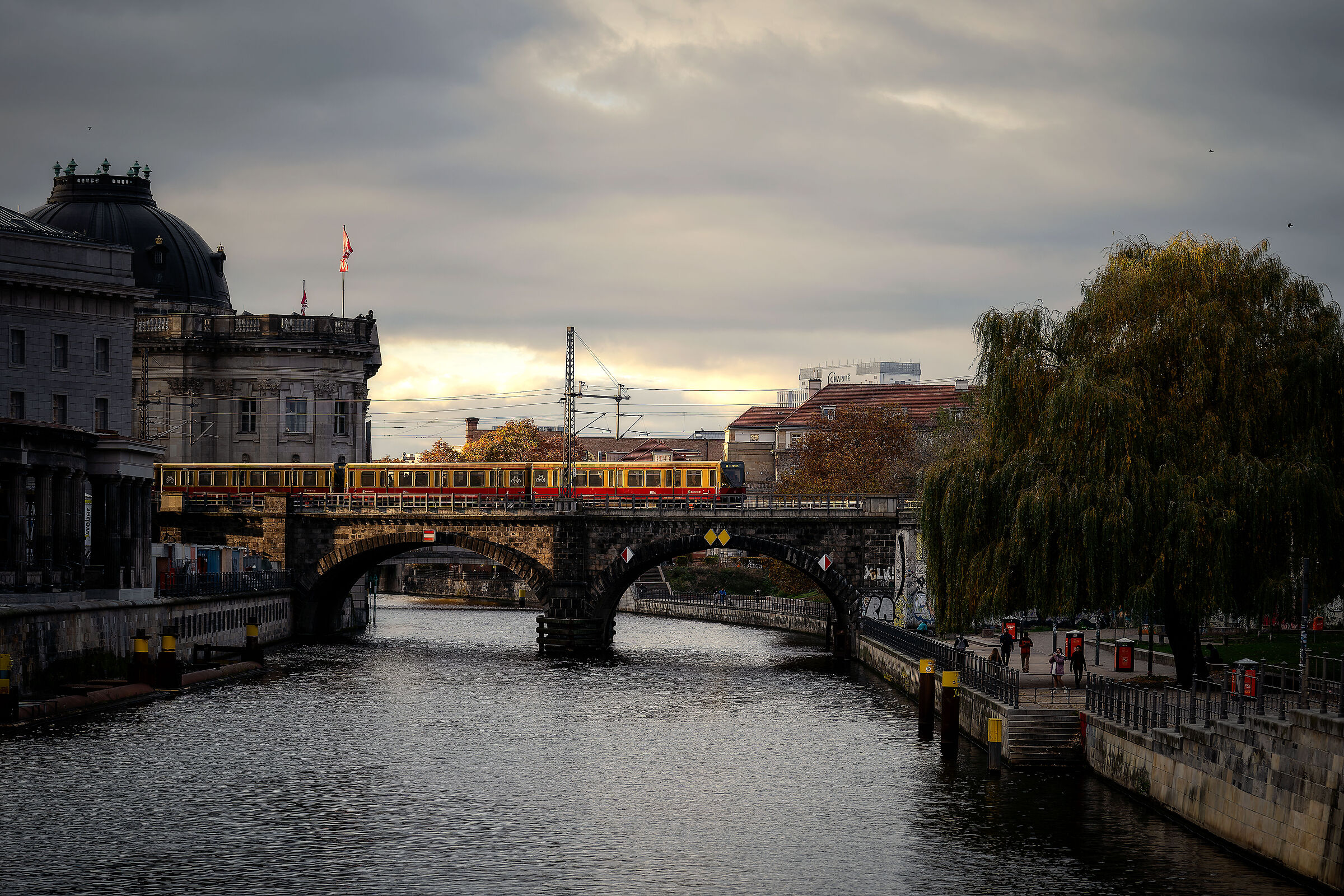 Hackescher Markt SBahn Brücke