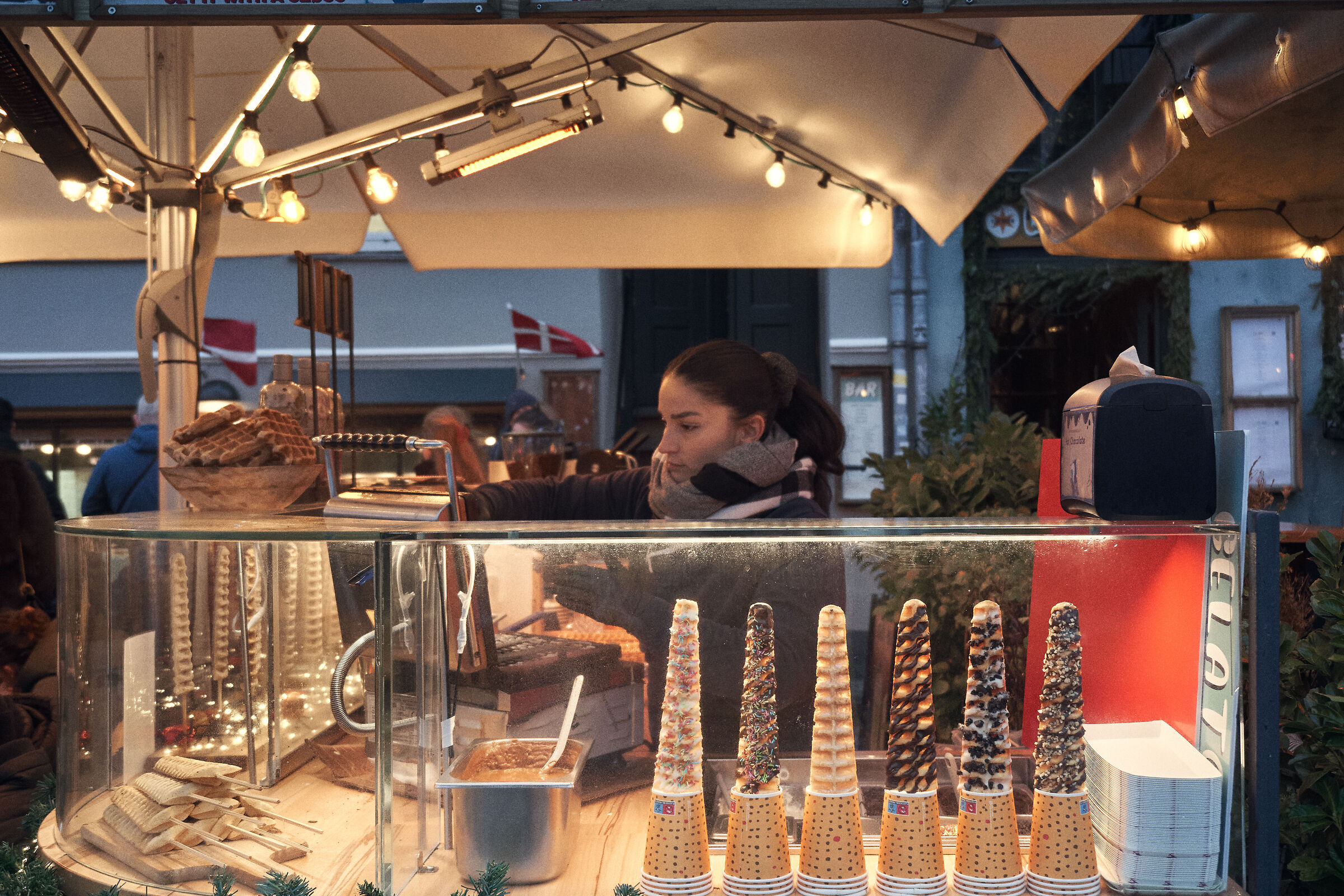 Venditori di cibo di strada al porto di Copenaghen