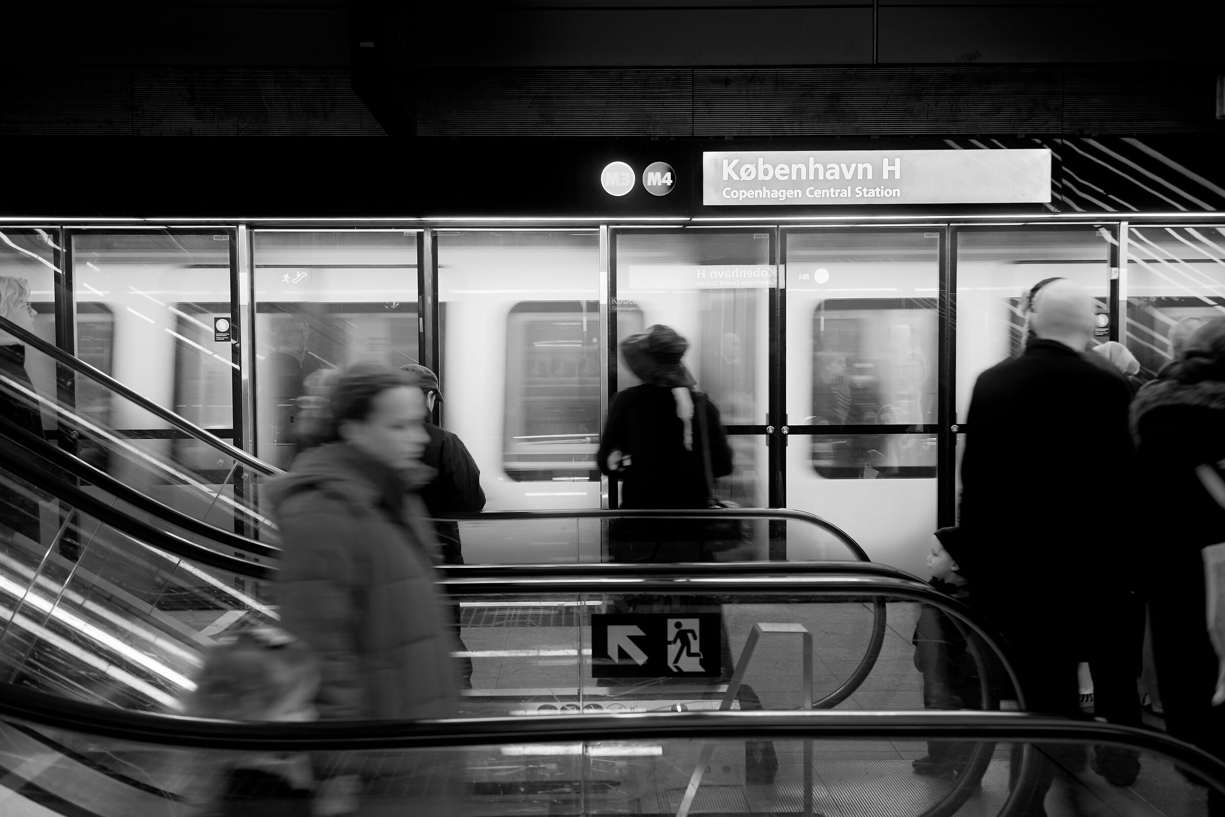 Il via vai nell' affollata metro di Copenaghen