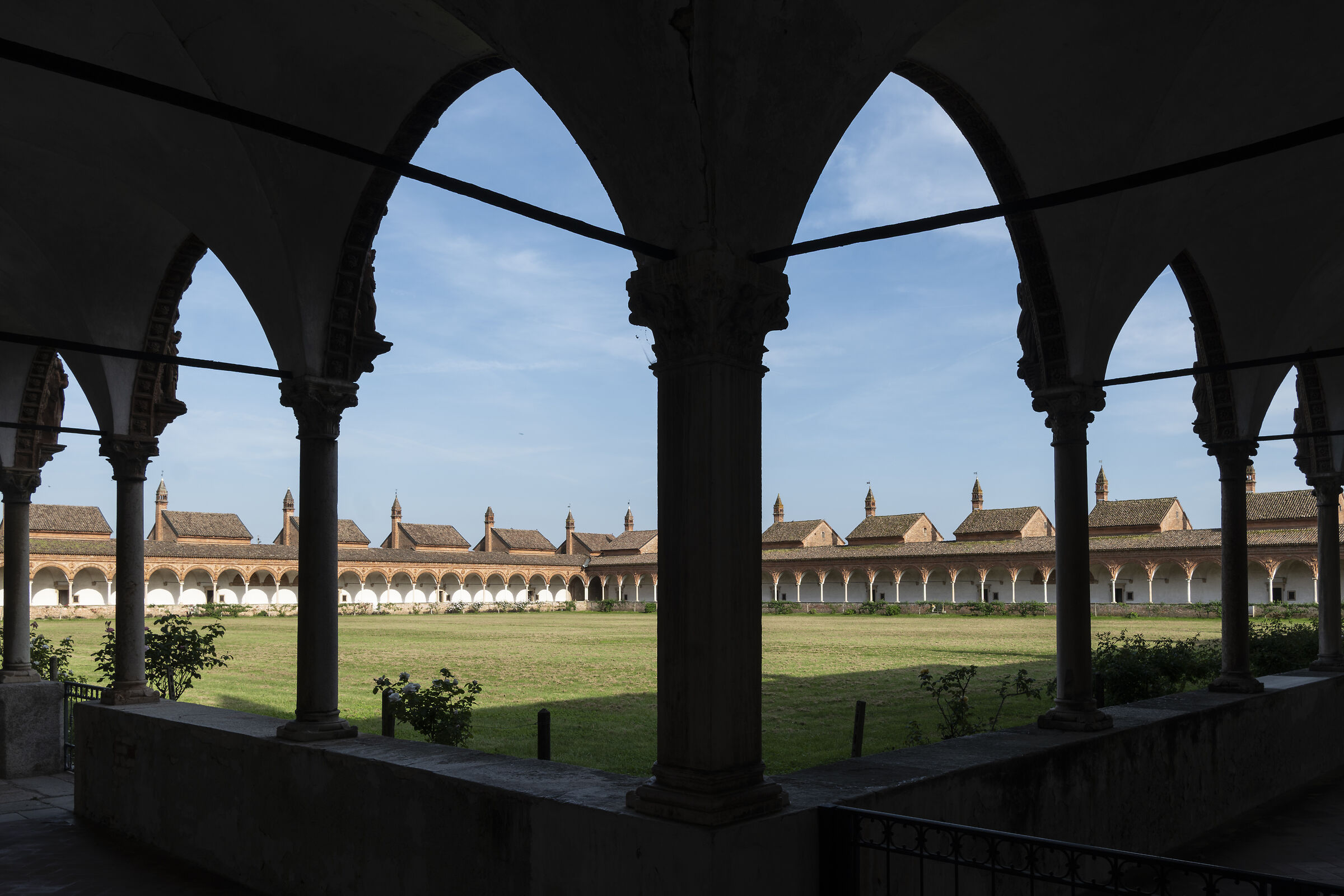 The corner of the great cloister - Certosa di Pavia