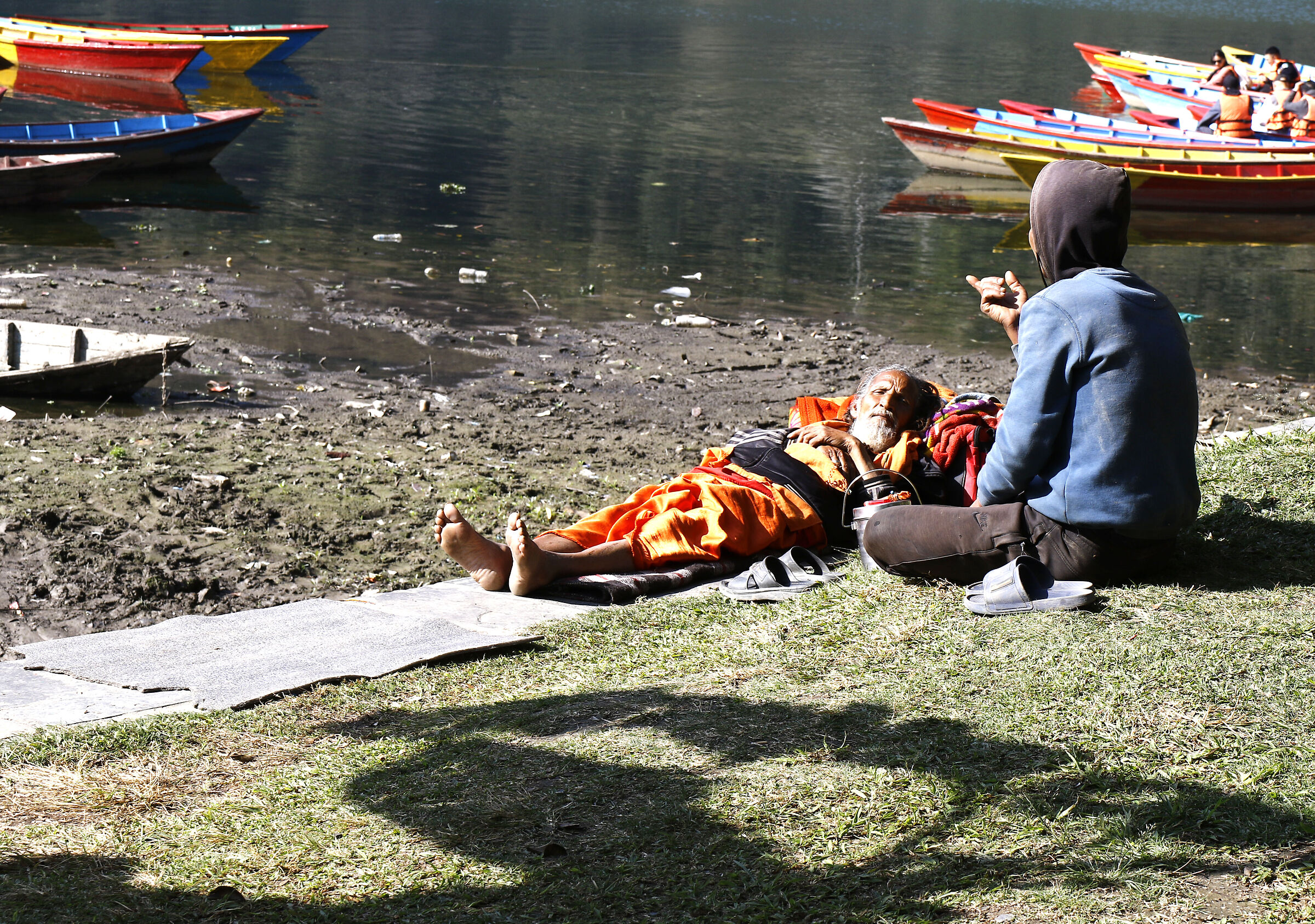 Nepal: Pokhara relaxation by the lake