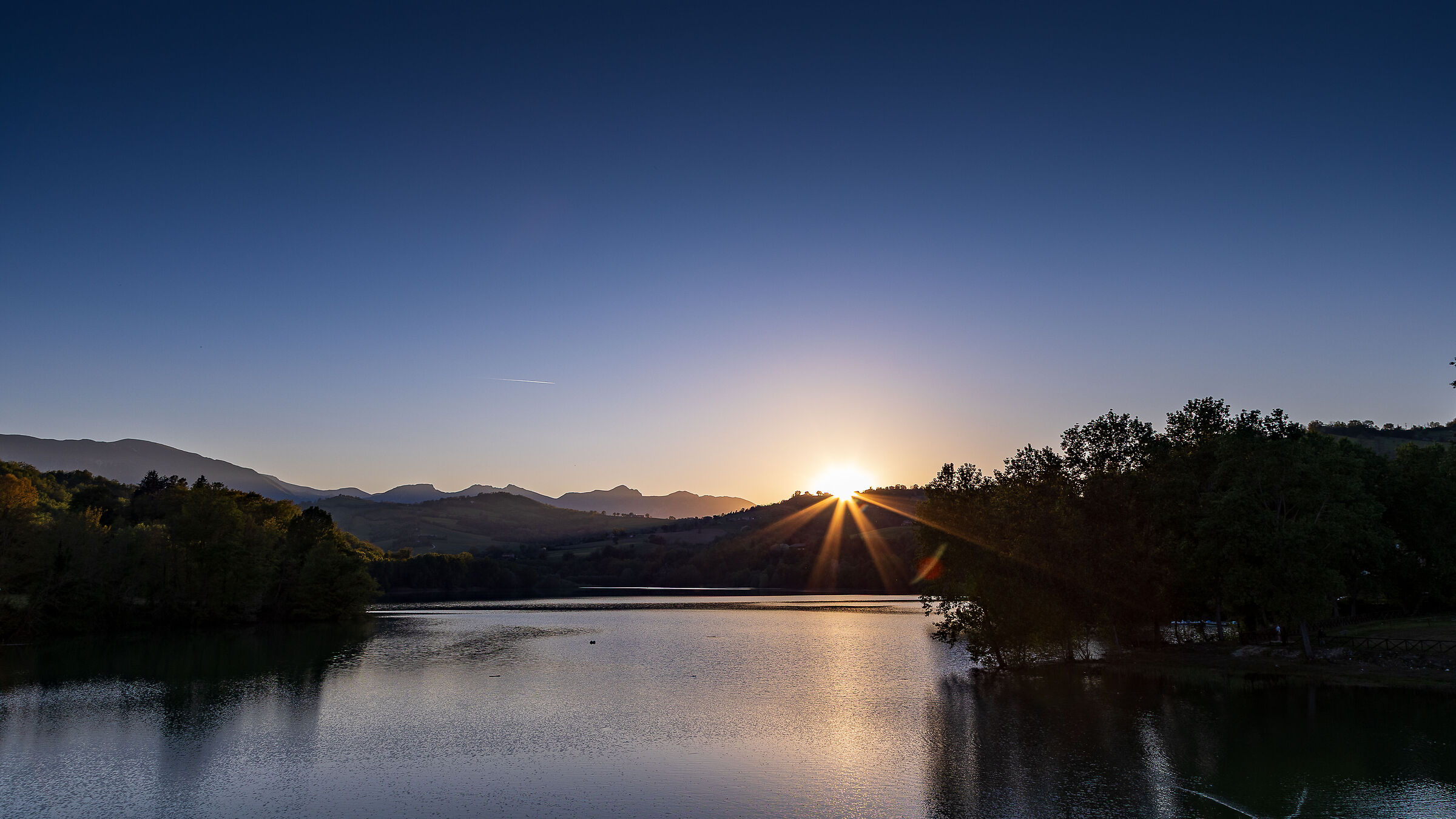 Tramonto sul lago