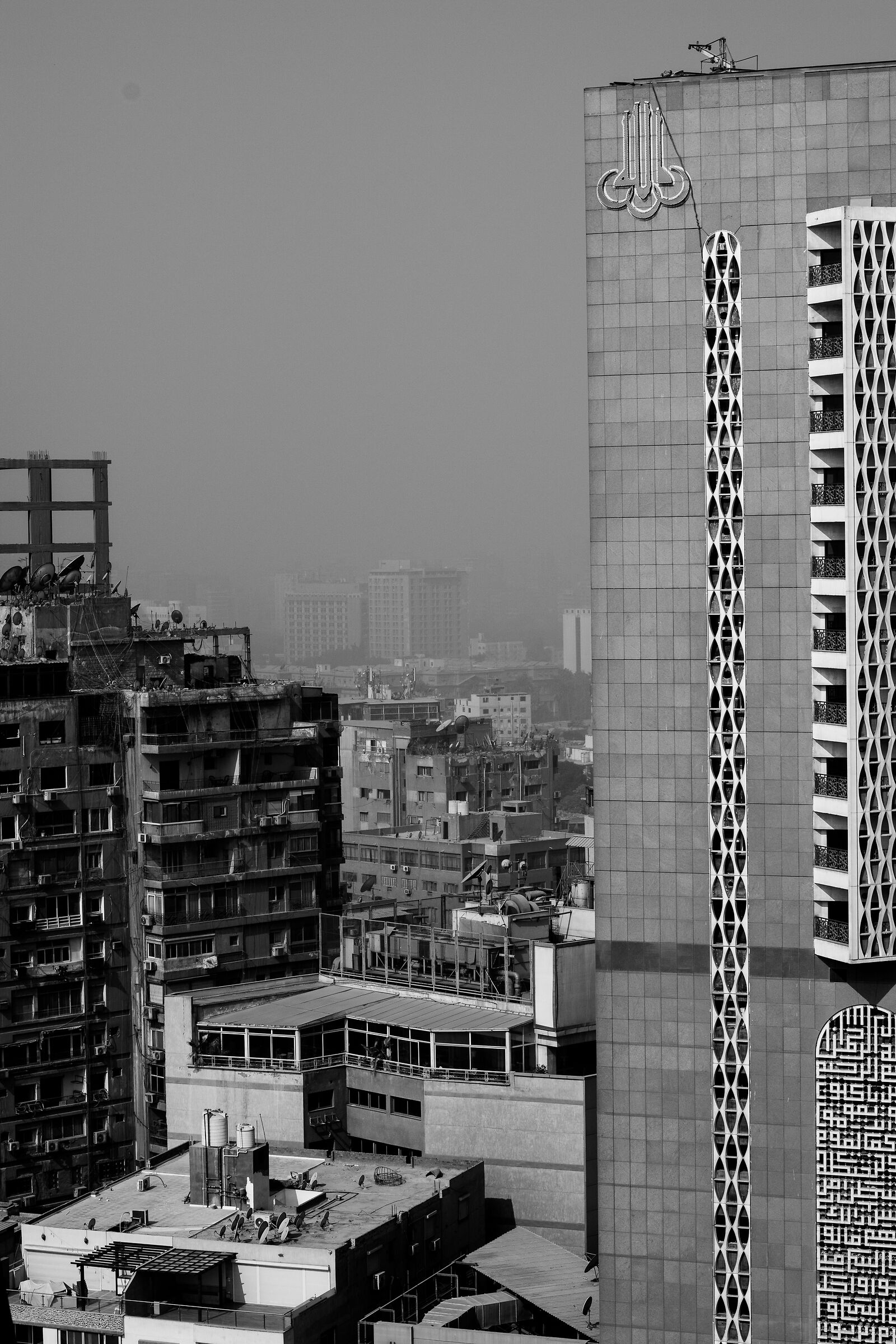 Il Cairo (palazzi che si sgretolano b/w)