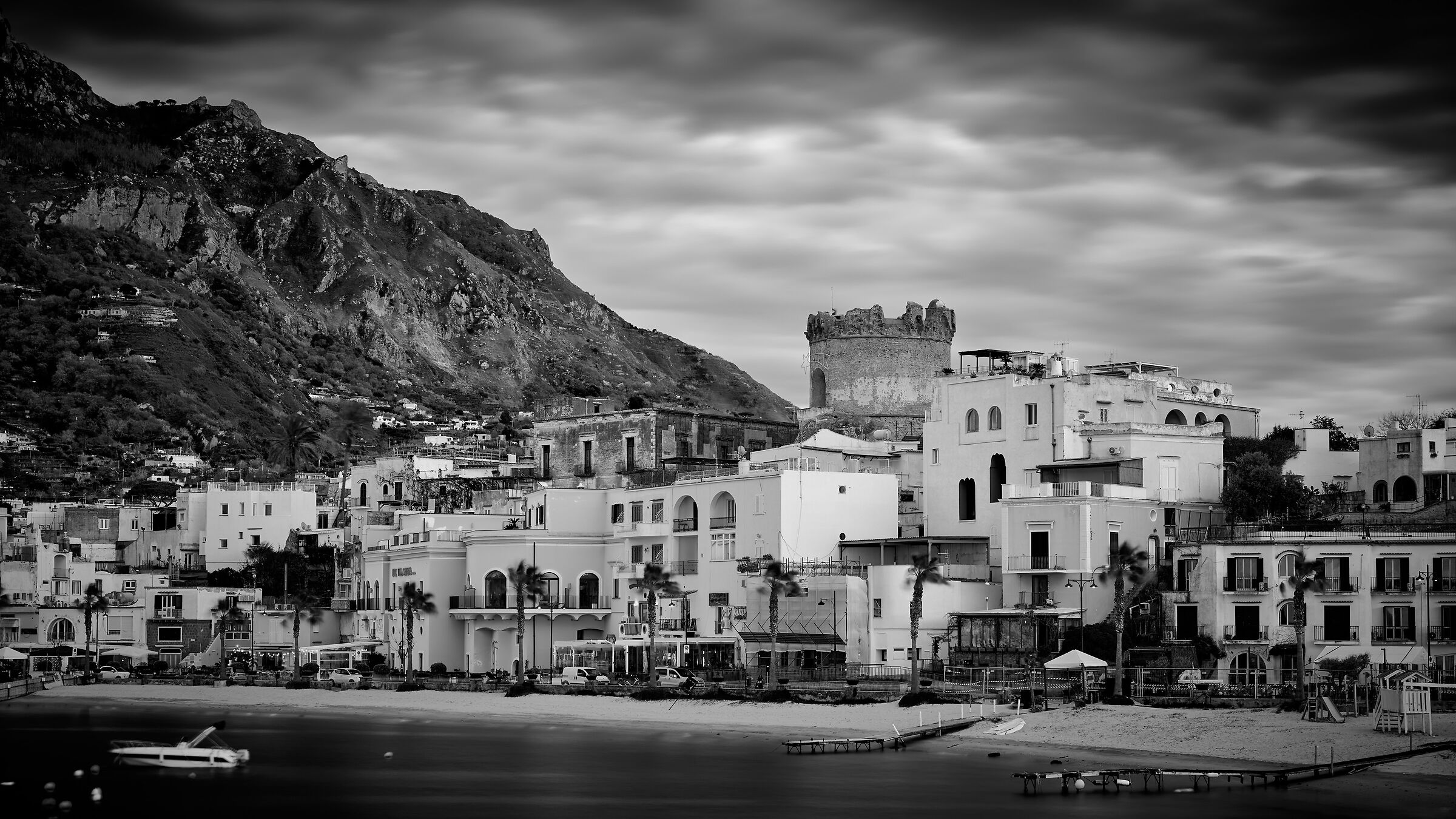 Forio b&w