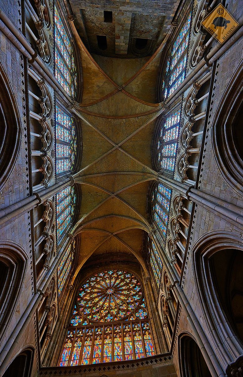 Nave wrong. Cathedral of Saint Malo