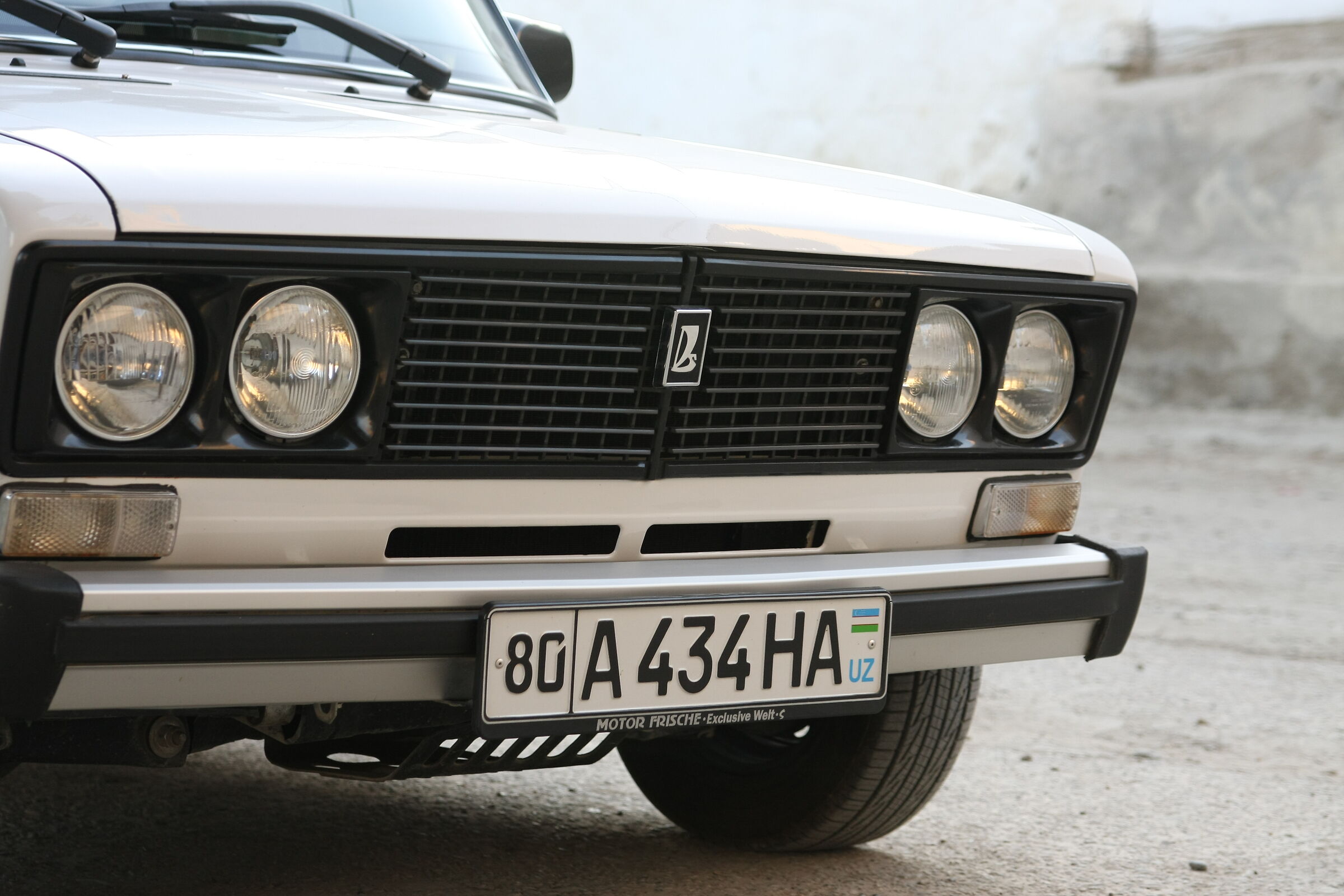 Icona Sovietica su Strade Uzbeke: Lada Classica