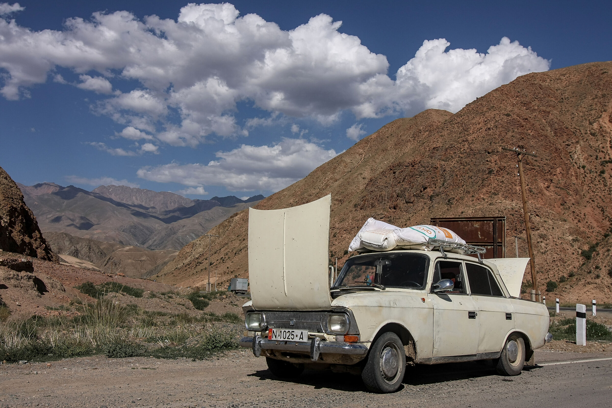 Soste Sovietiche, Moskvitch in Panne tra le montagne