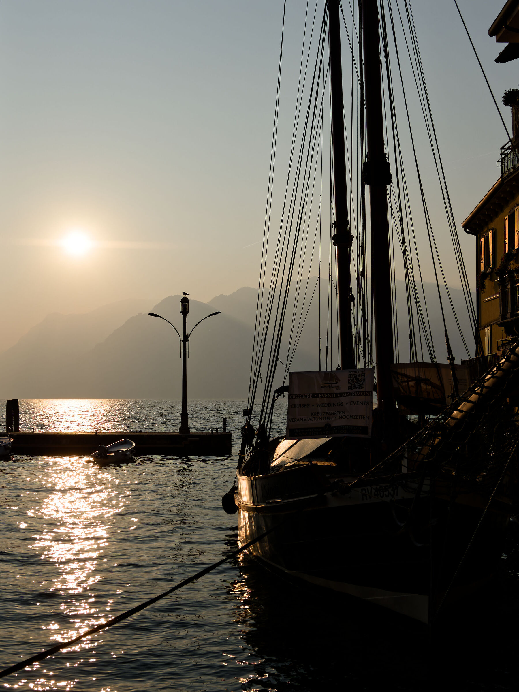 Malcesine - tramonto nel porto