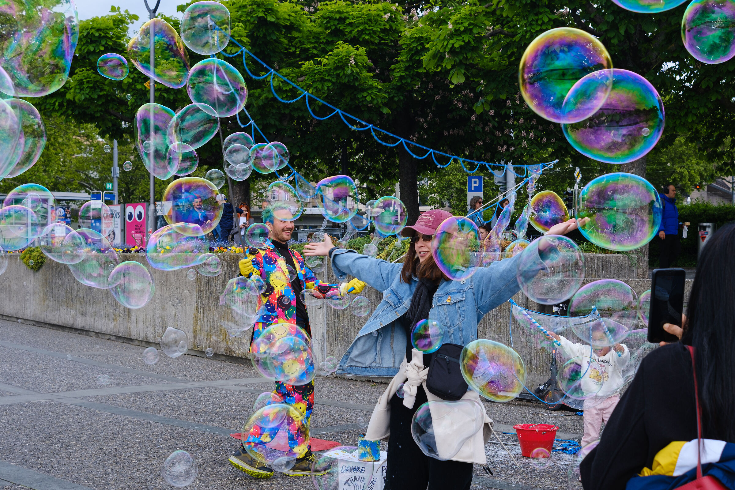 1000 Blue Bubbles