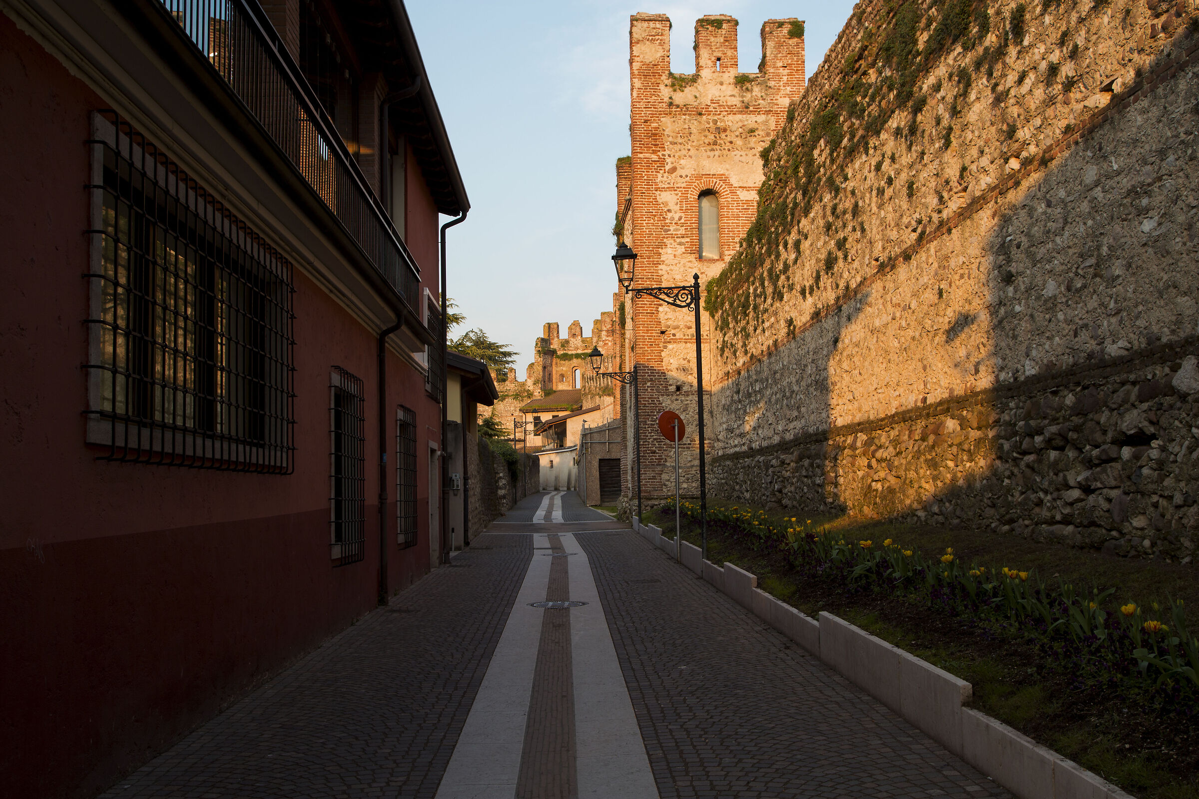 GoldenHour sulle mura di Lazise