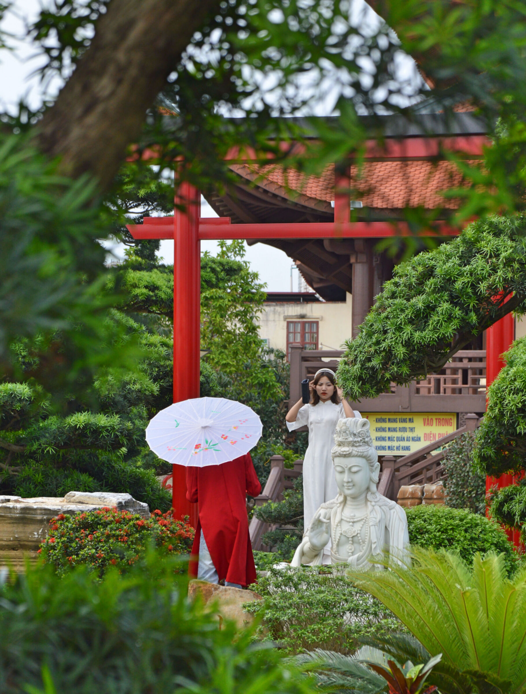 Foto nel giardino del Tempio