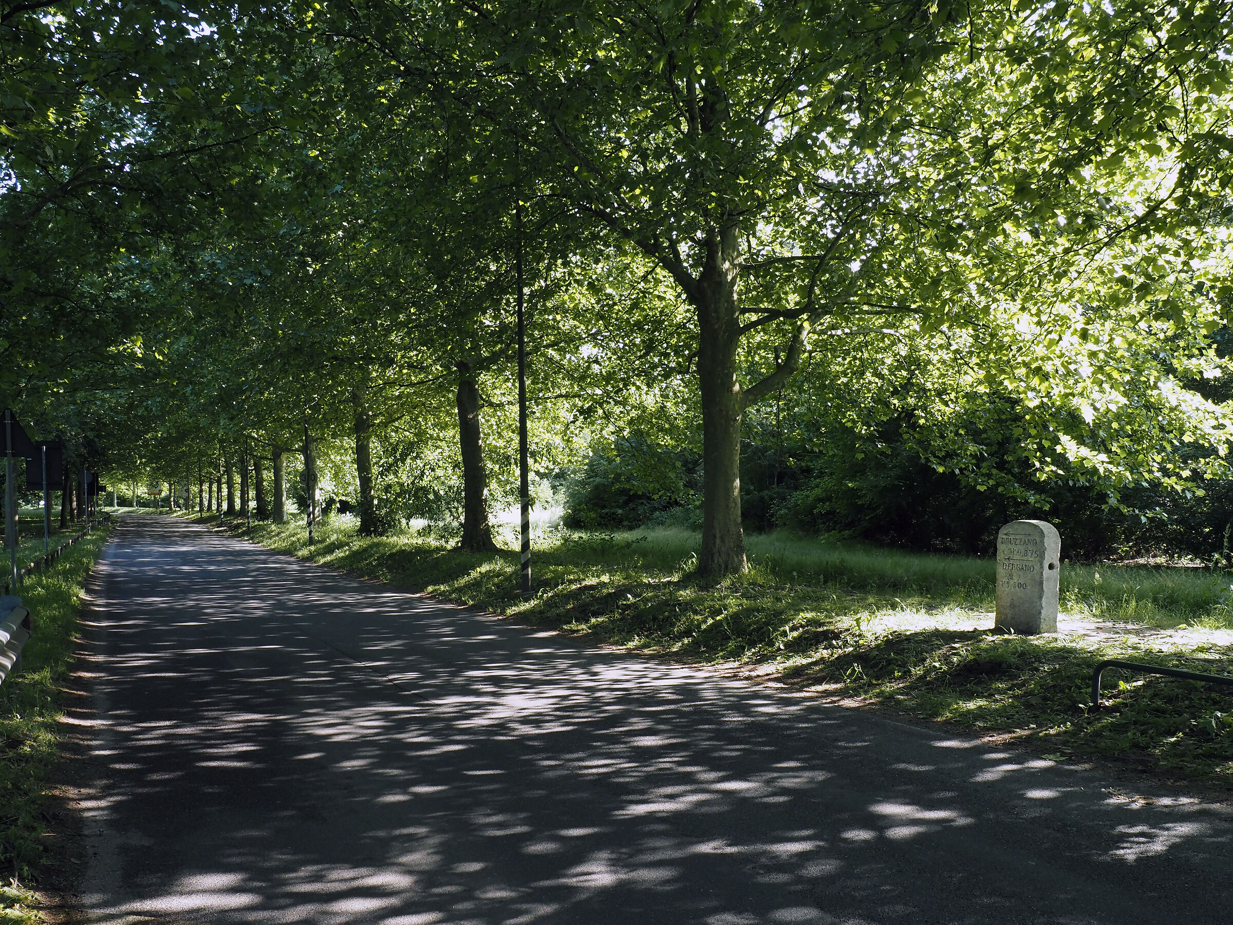 la ritrovata e riposta pietra miliare ( milano)