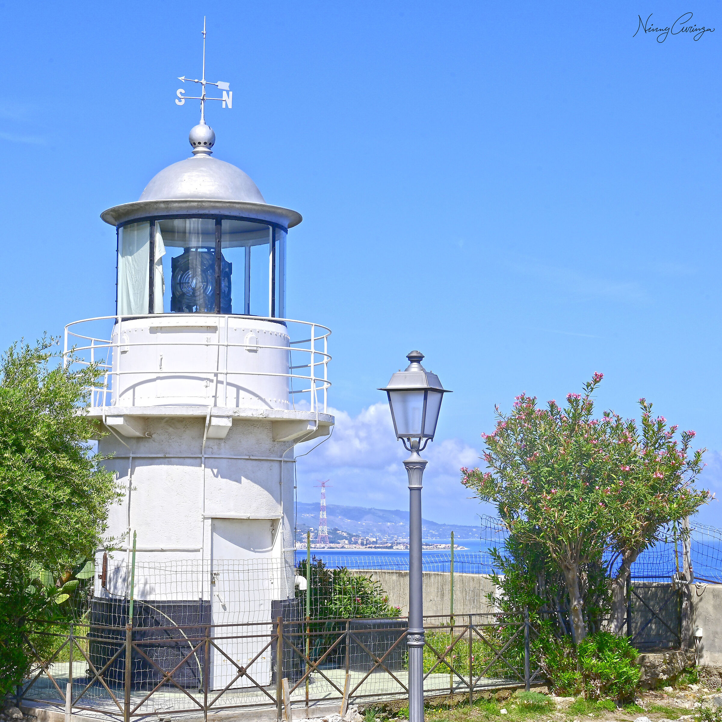 Faro di Scilla con Ganzirri dietro