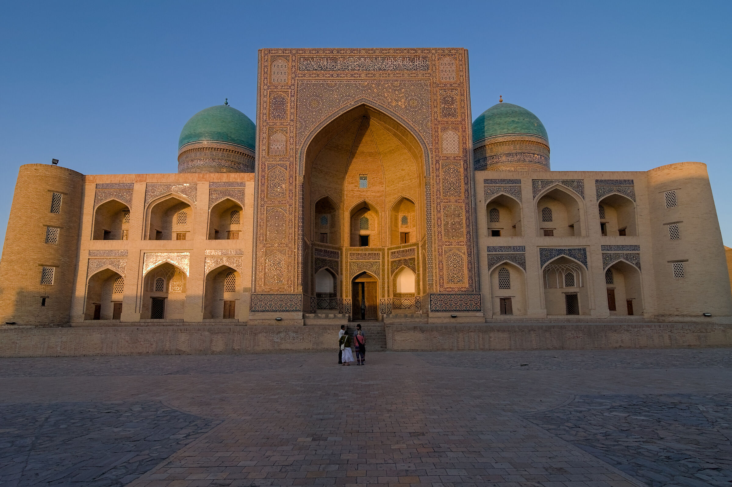 Maestose simmetrie della Madrasa Mir-i-Arab