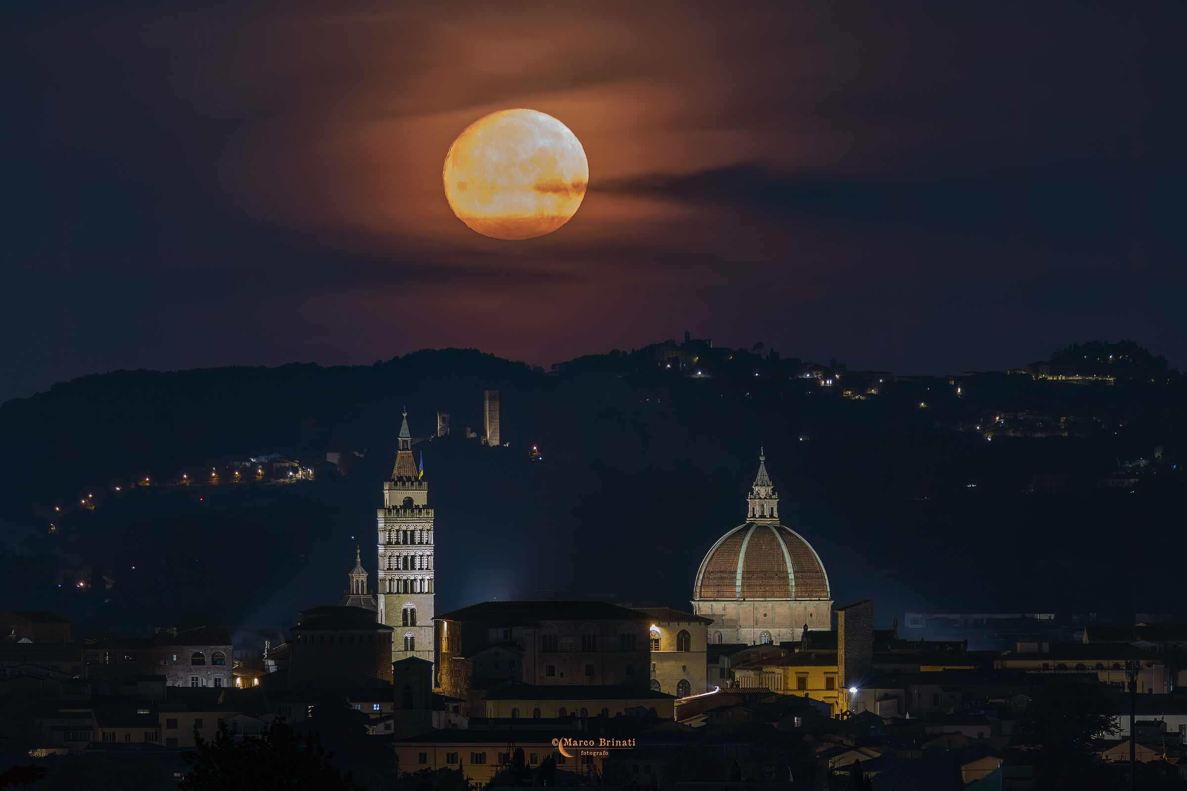Tramonto lunare su Piazza Duomo