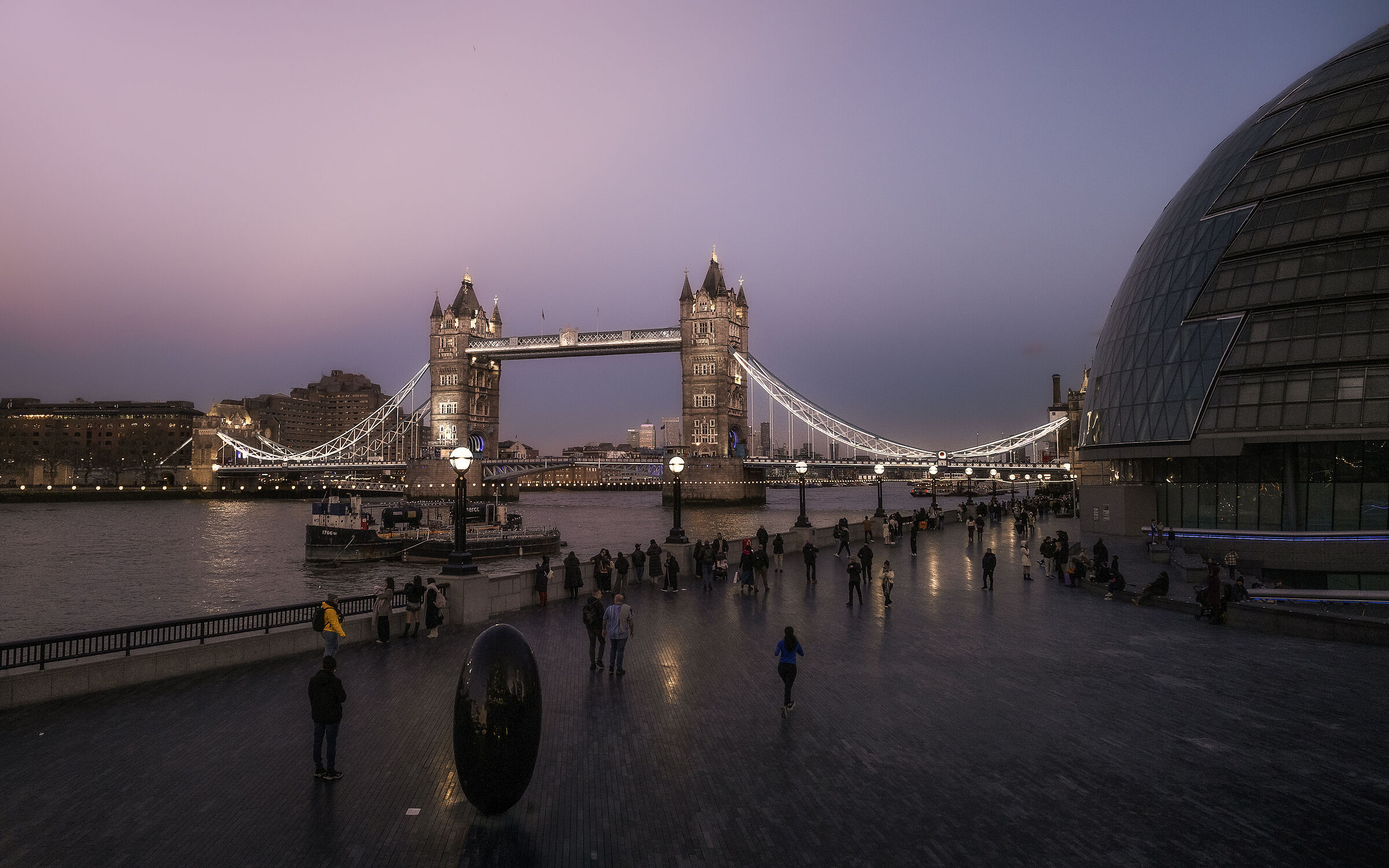 In un ponte, c'è ambizione o amore?