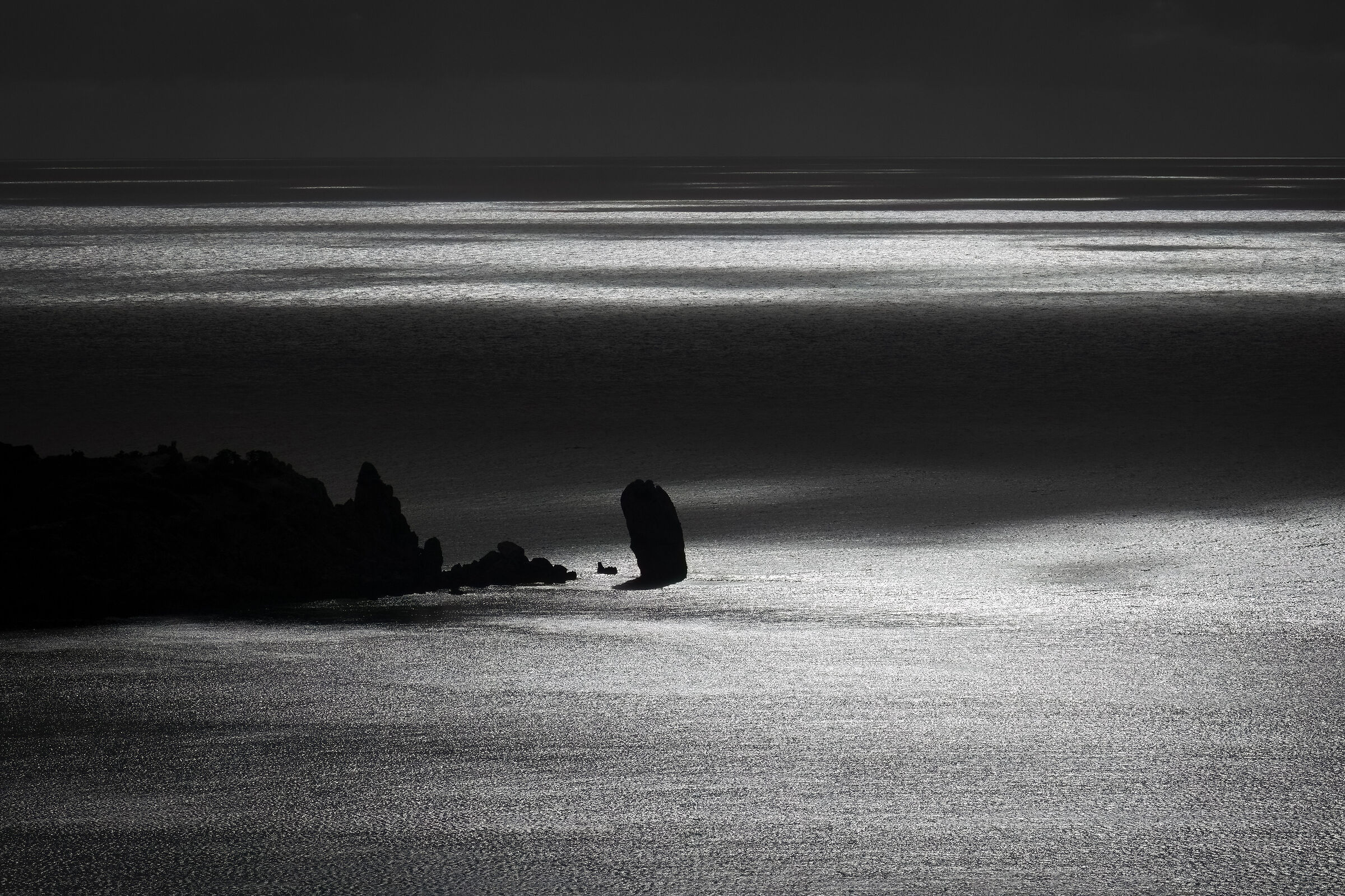 Luci al tramonto in...B/N- faraglioni di Giglio Campese