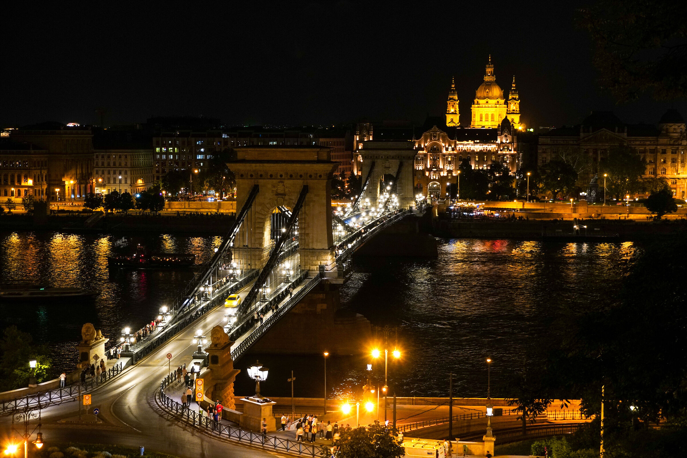 Chain Bridge at night