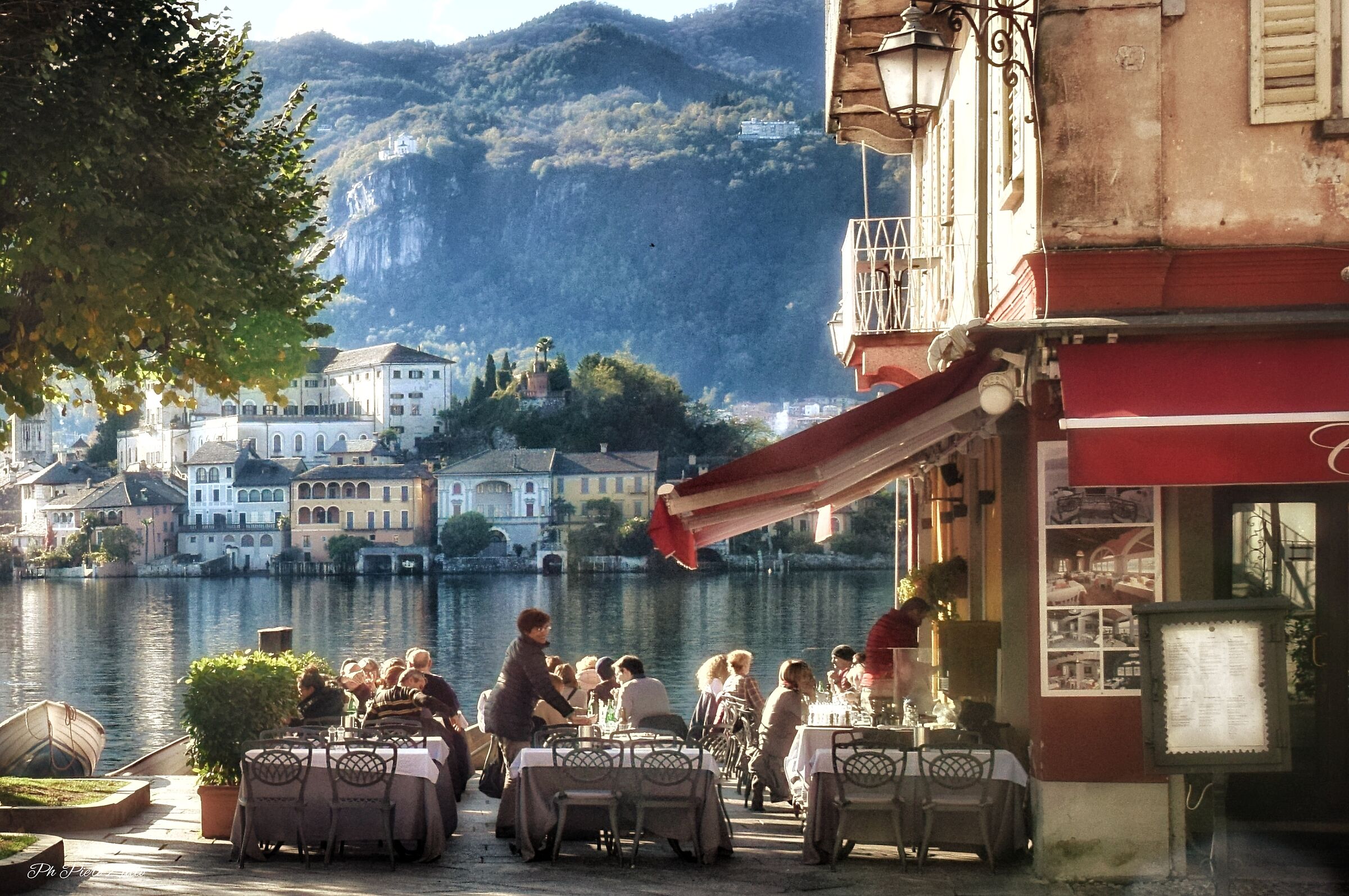 Turisti a tavola - Orta San Giulia