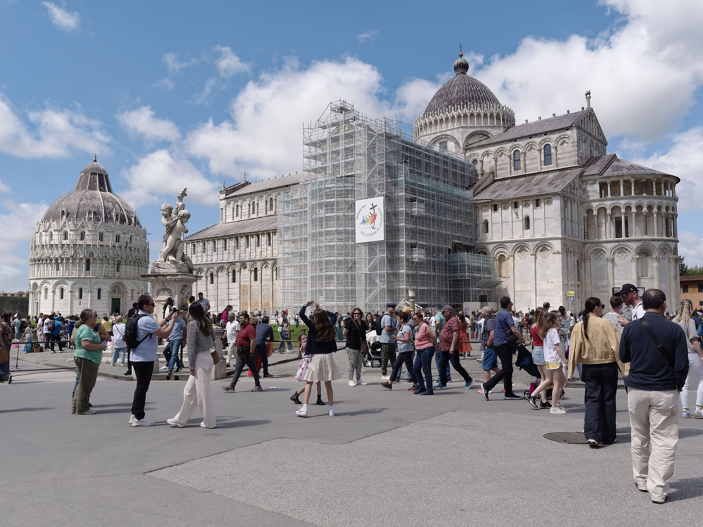 Pizza of Miracles in Pisa: Duomo and baptistery